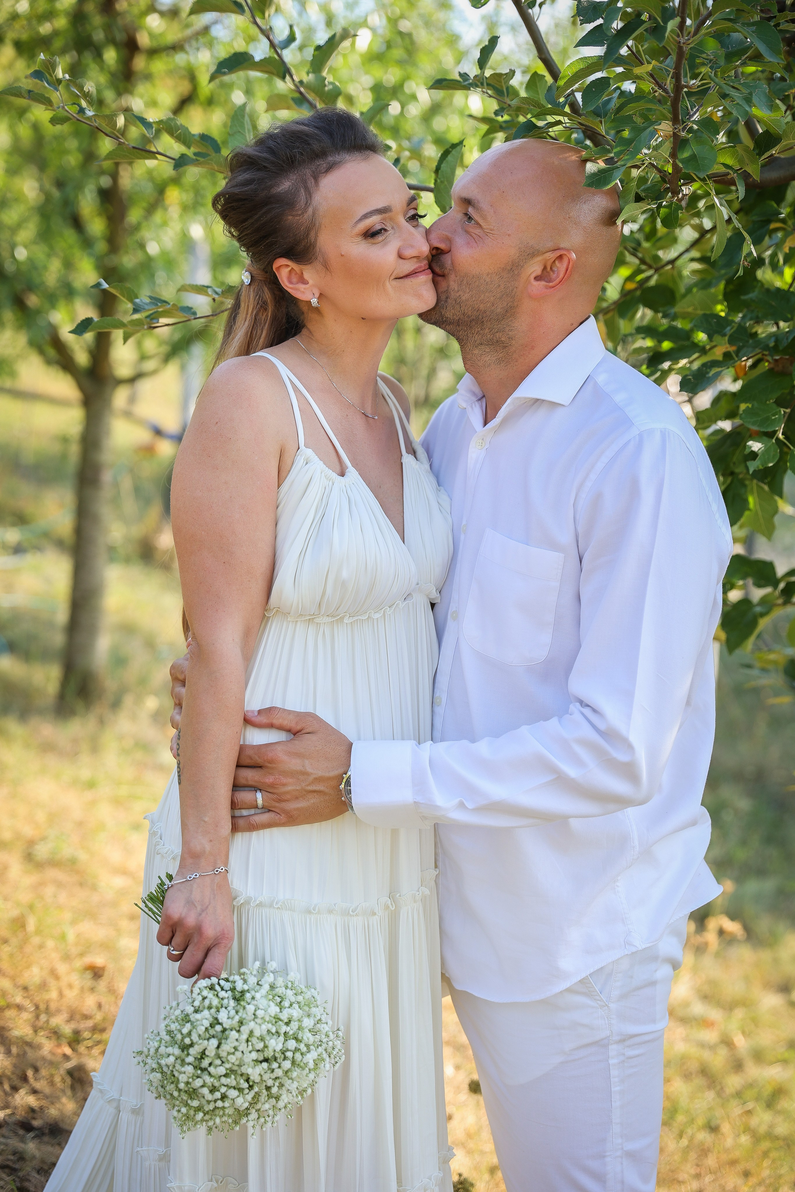 Nunta Cosmin și Simona de la La Moșu a fost exact genul de eveniment care demonstrează cât de frumoasă poate fi o nuntă în aer liber. Rares Bucur is a professional wedding photographer based in Cluj-Napoca, Romania, specializing in wedding photography