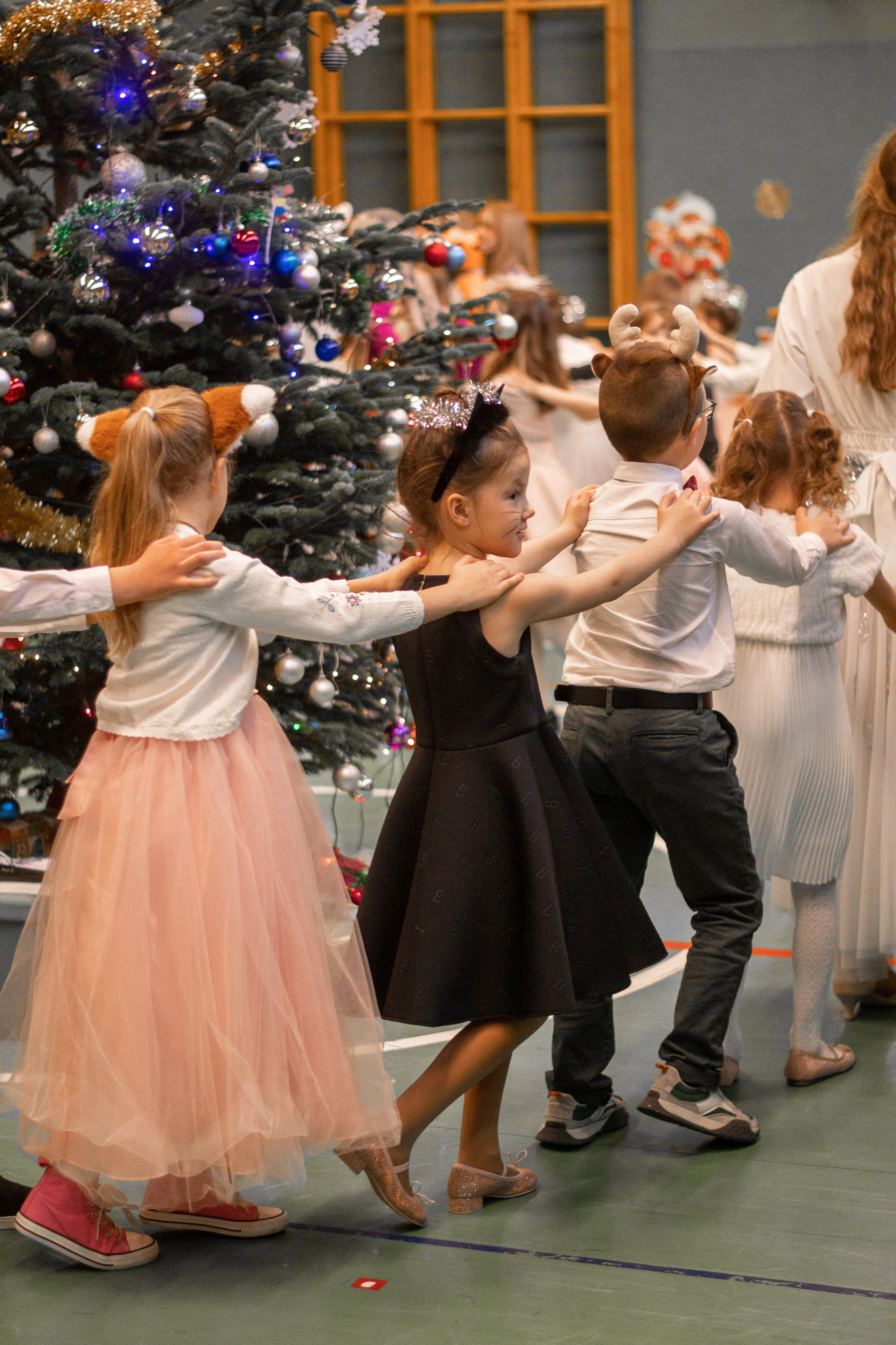 Новогодний хоровод. Семейный и детский фотограф