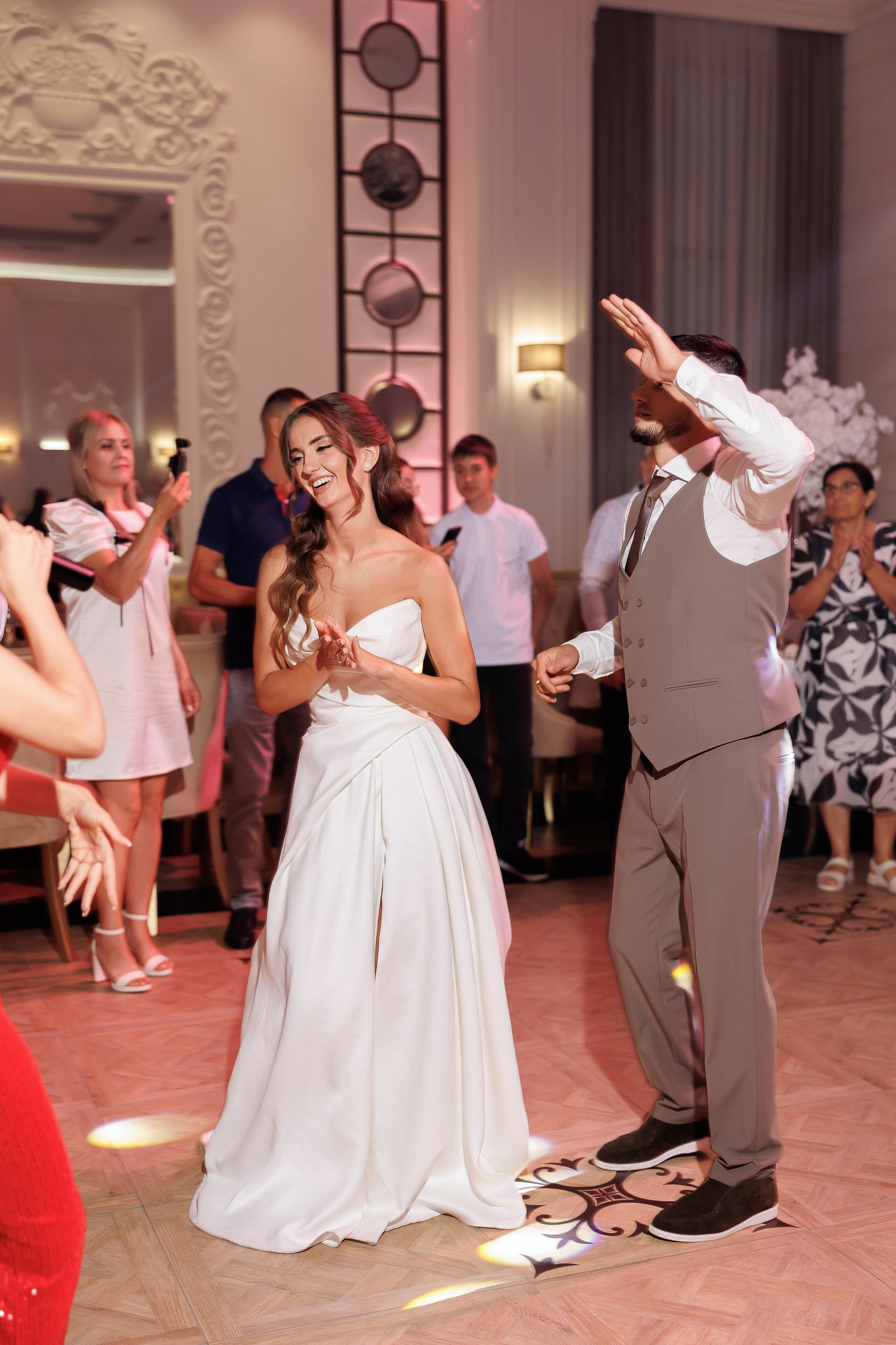 Eugen & Livia — Grand Elysee — Wedding Day. Servicii Foto și Video 067188353