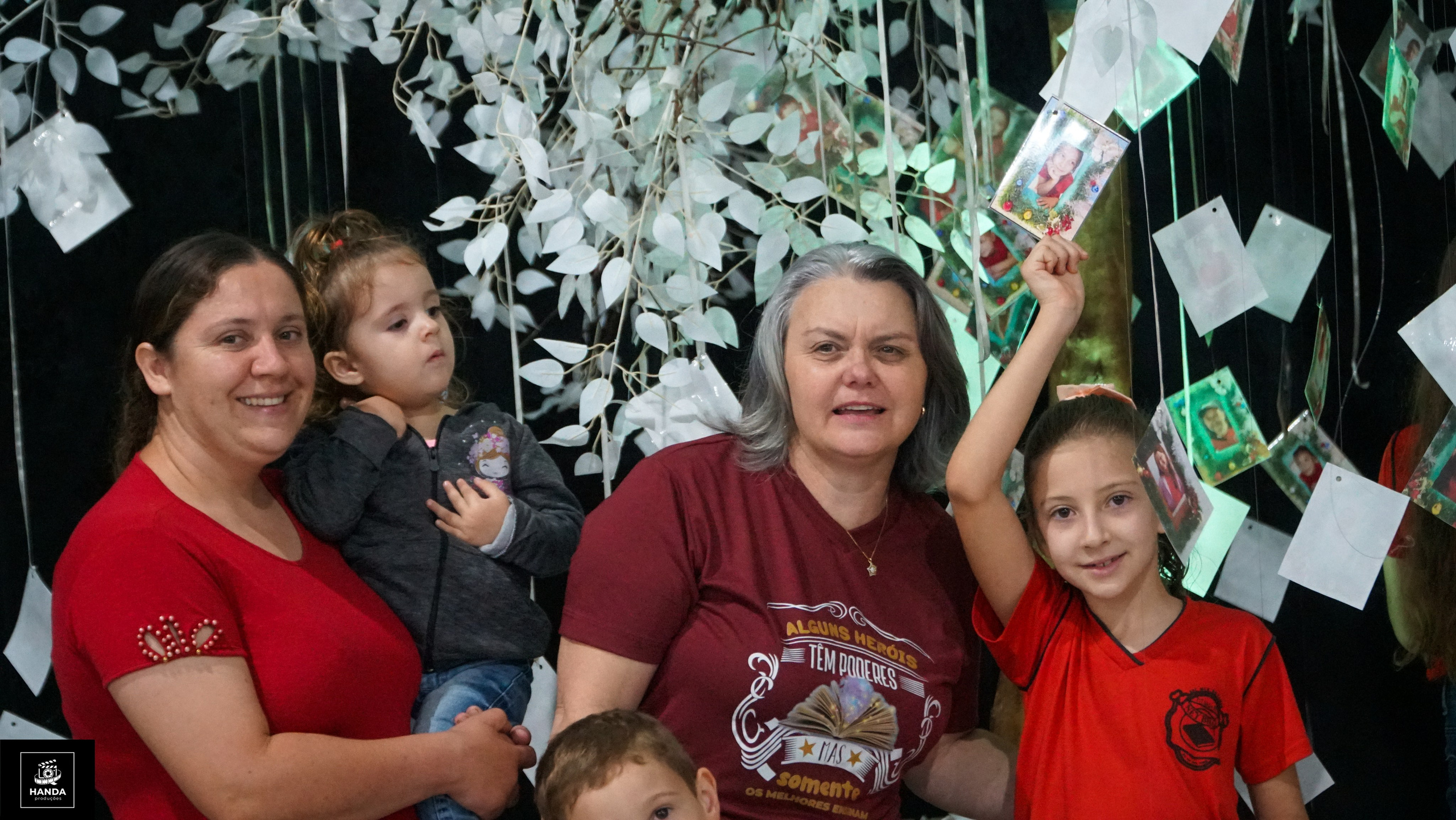 Noite autógrafos colégio Aurélio Buarque de Holanda. Handa Produções