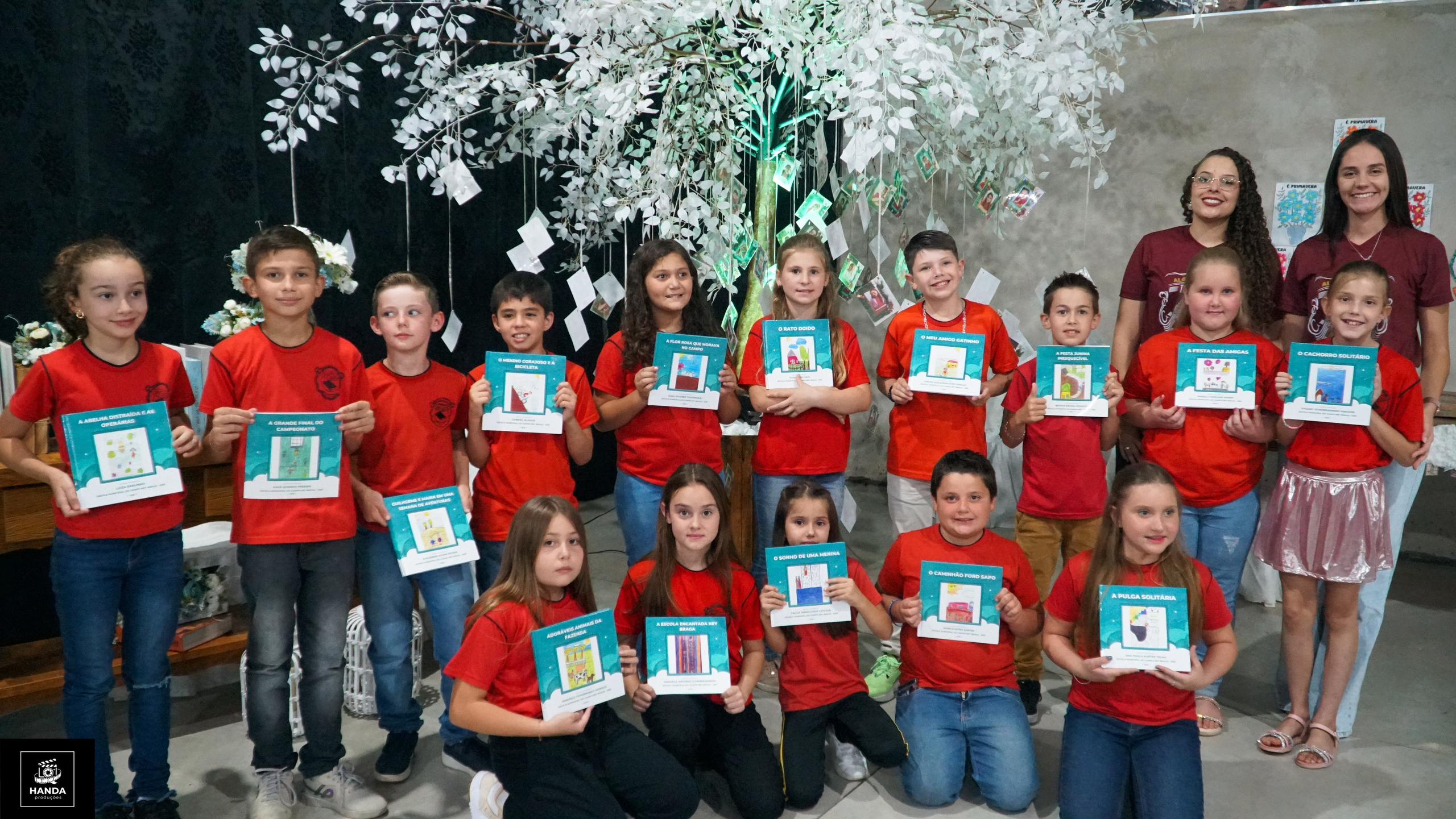 Noite autógrafos colégio Aurélio Buarque de Holanda. Handa Produções