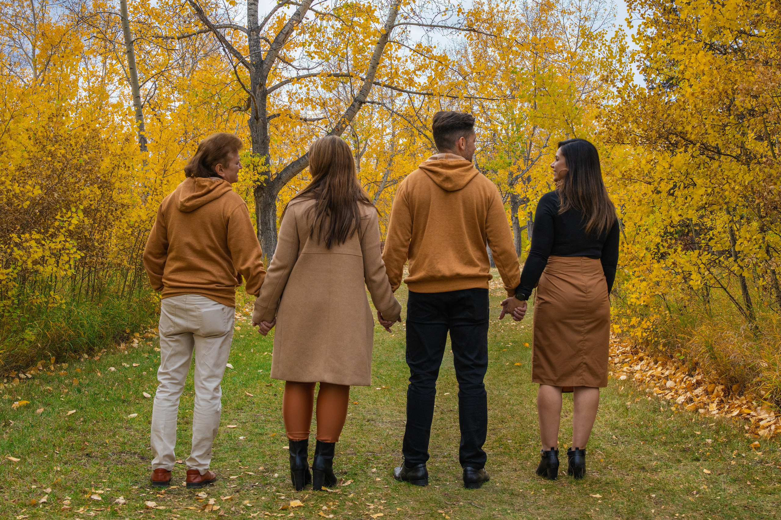Ariana’s Family. Carlos Lima Photography — Photographer in Calgary