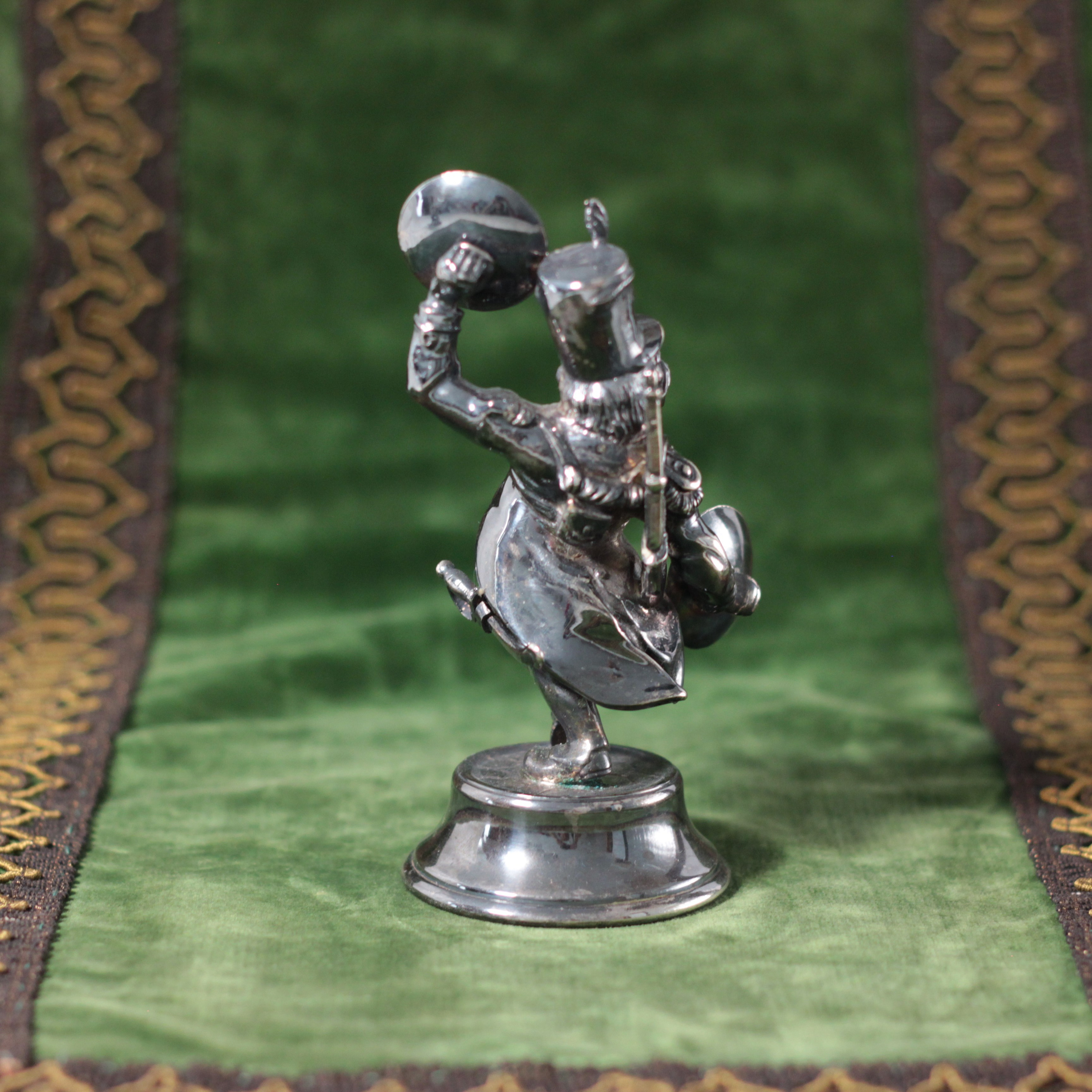 MarchingMusicians. Современнные и актикварные украшения в Барселоне, Москве и Санкт-Петербурге