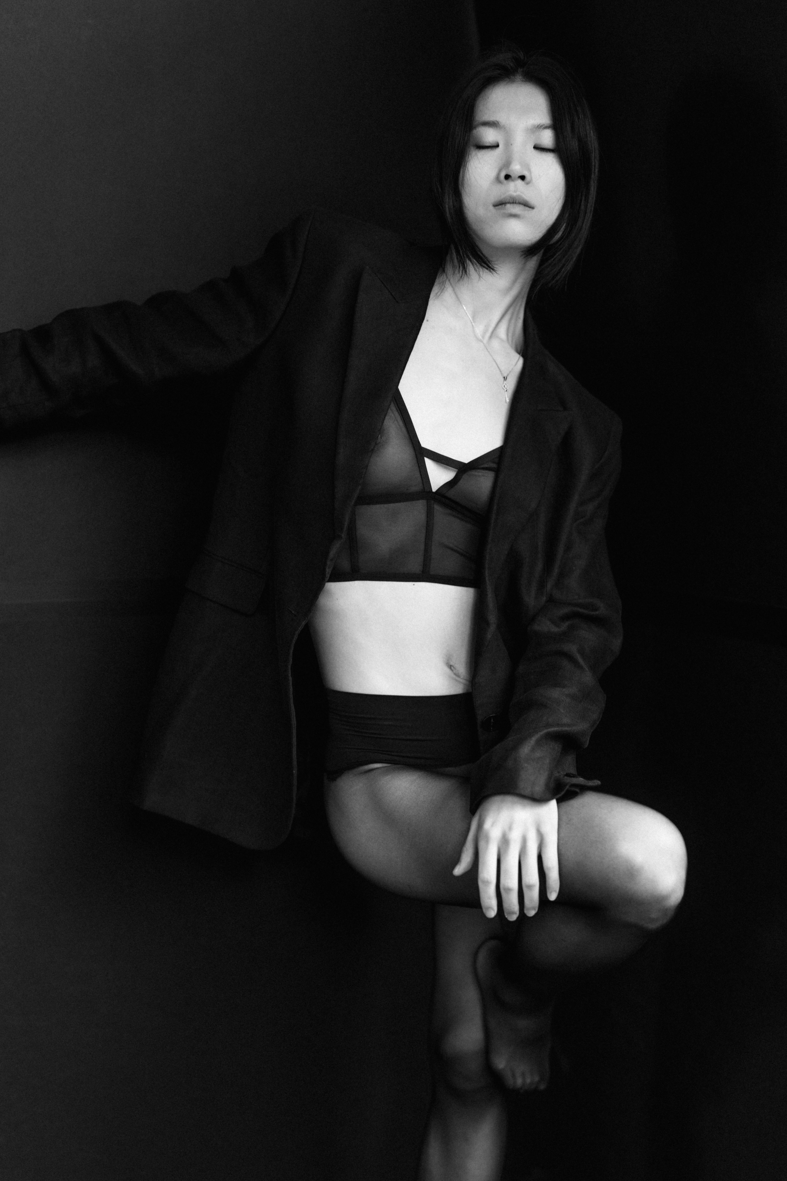 Yugi Studio. Modern maternity photographer in Long Island New York