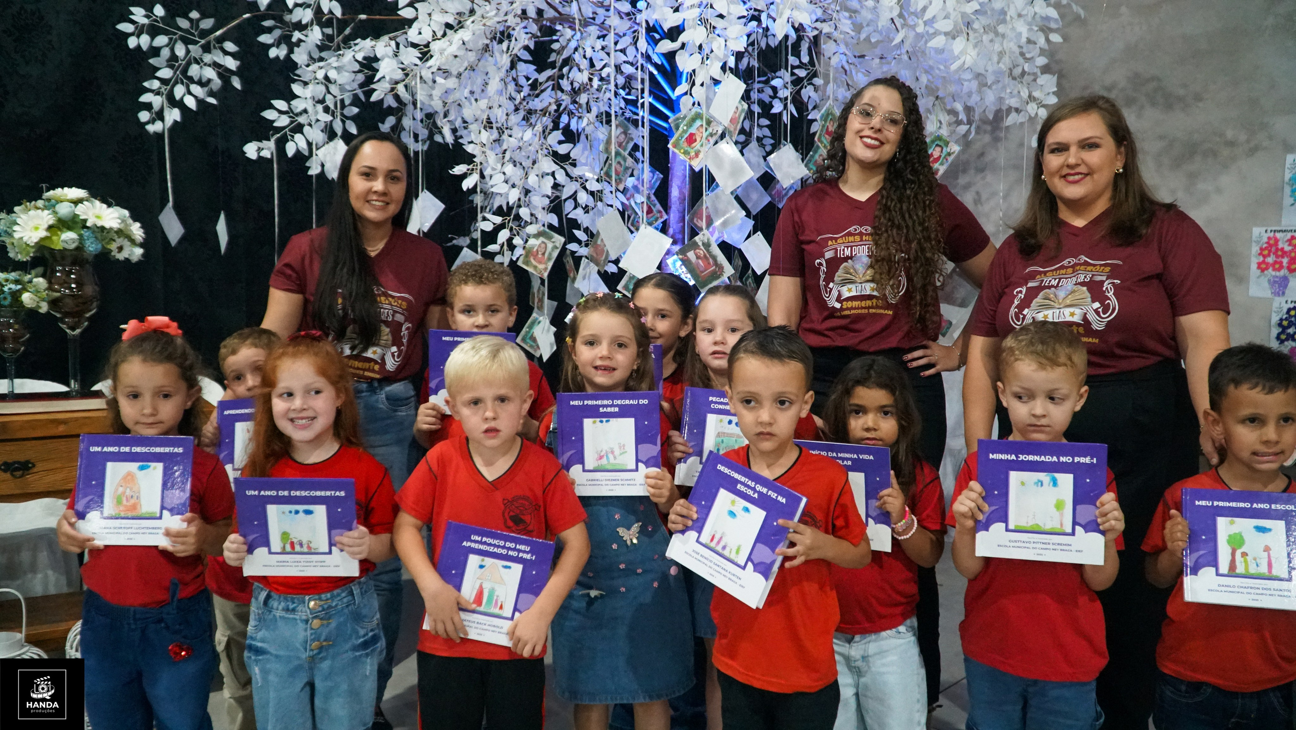 Noite autógrafos colégio Aurélio Buarque de Holanda. Handa Produções