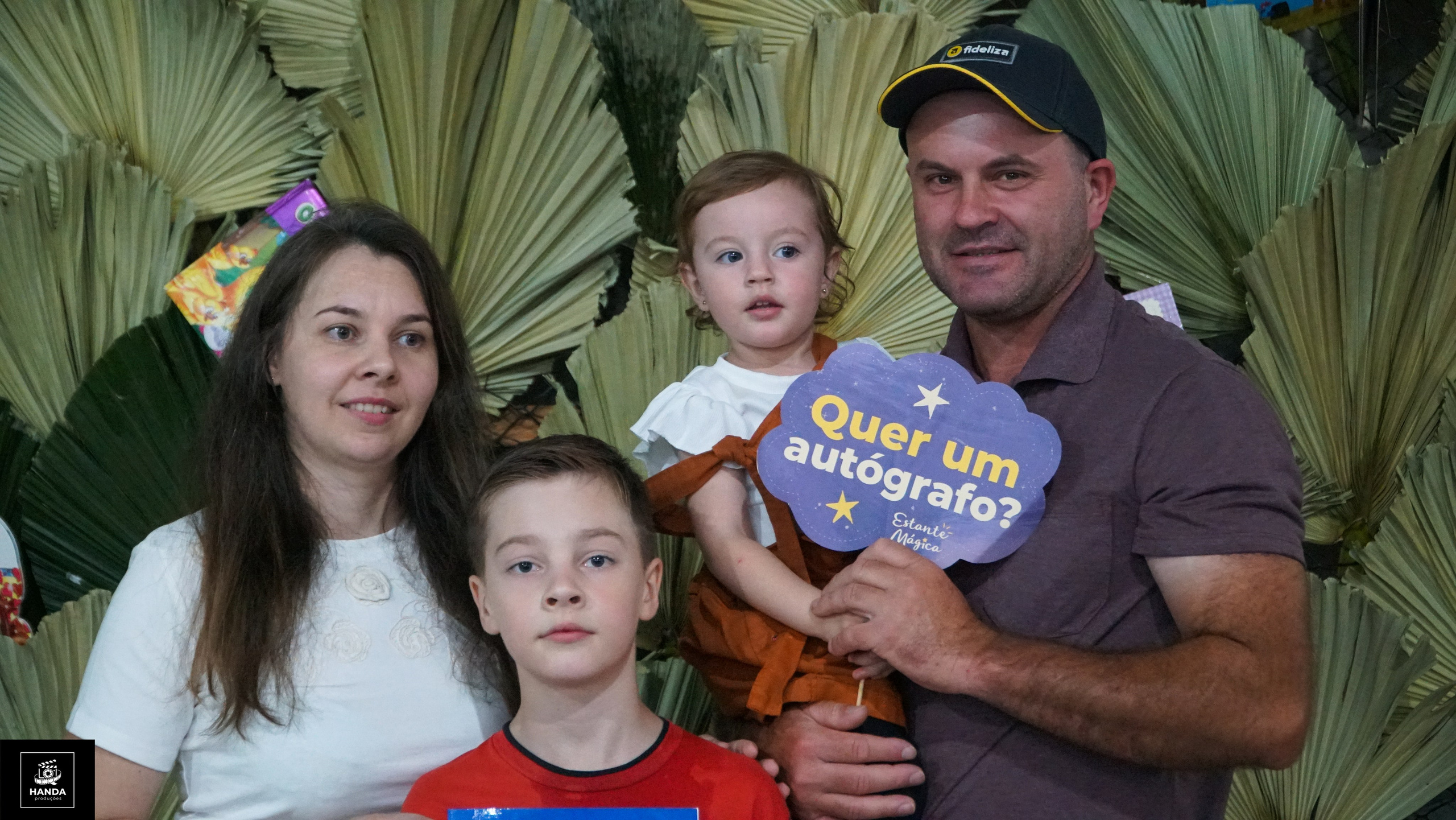 Noite autógrafos colégio Aurélio Buarque de Holanda. Handa Produções