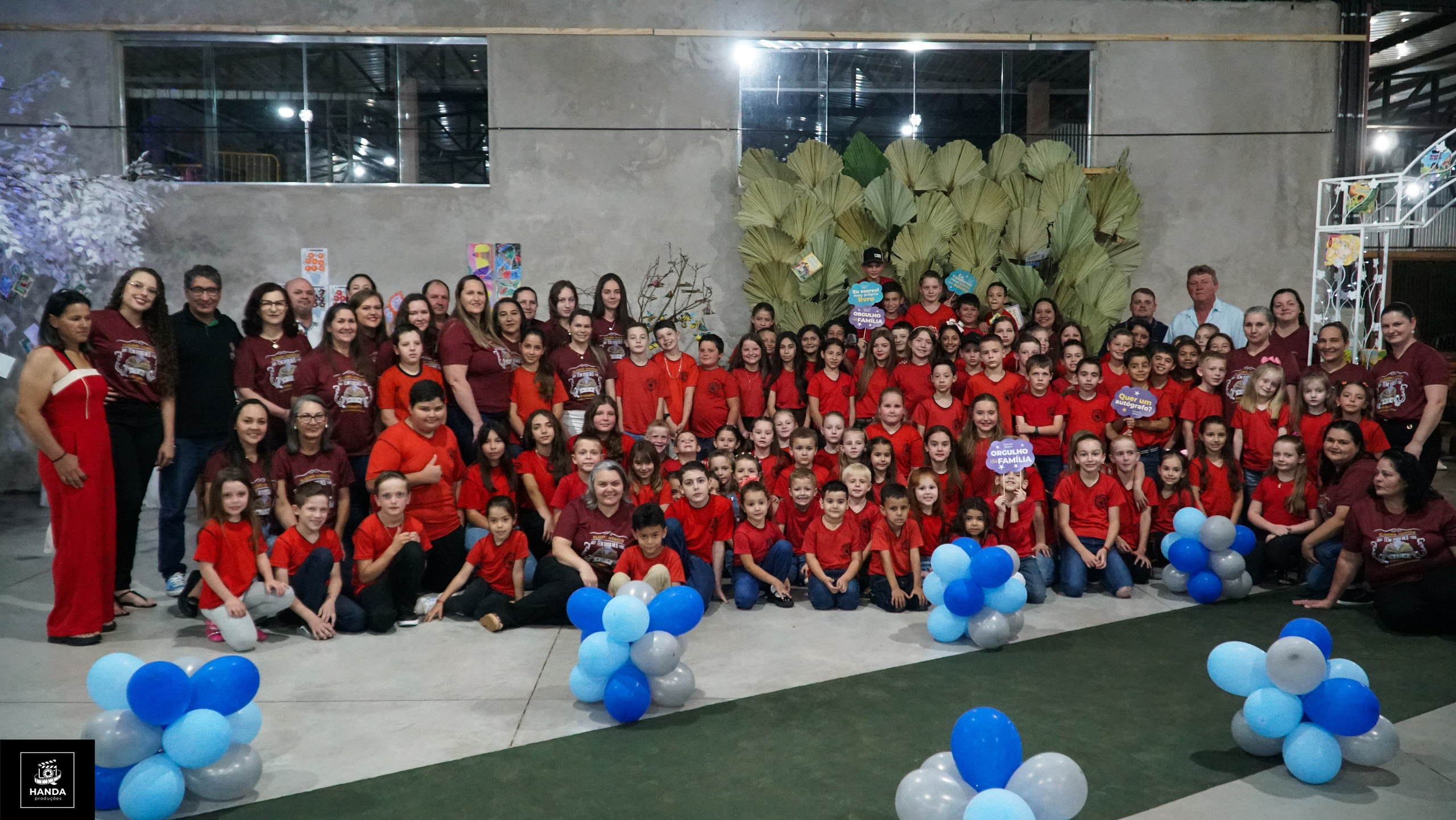 Noite autógrafos colégio Aurélio Buarque de Holanda. Handa Produções