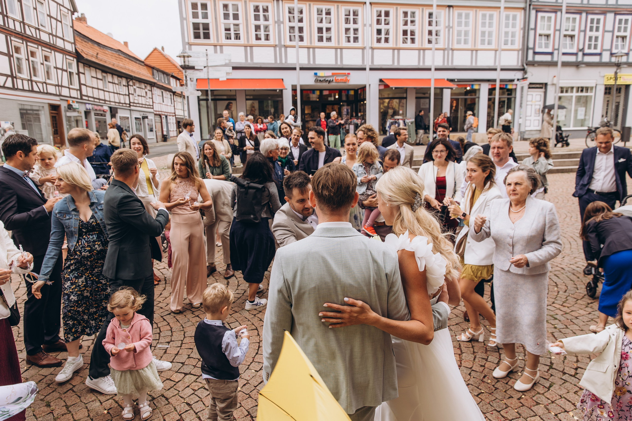 Svetlana and Yann. Hochzeitsgeschichten – Professionelle Hochzeitsfotografie & Videografie in Deutschland, Italien, Spanien und ganz Europa