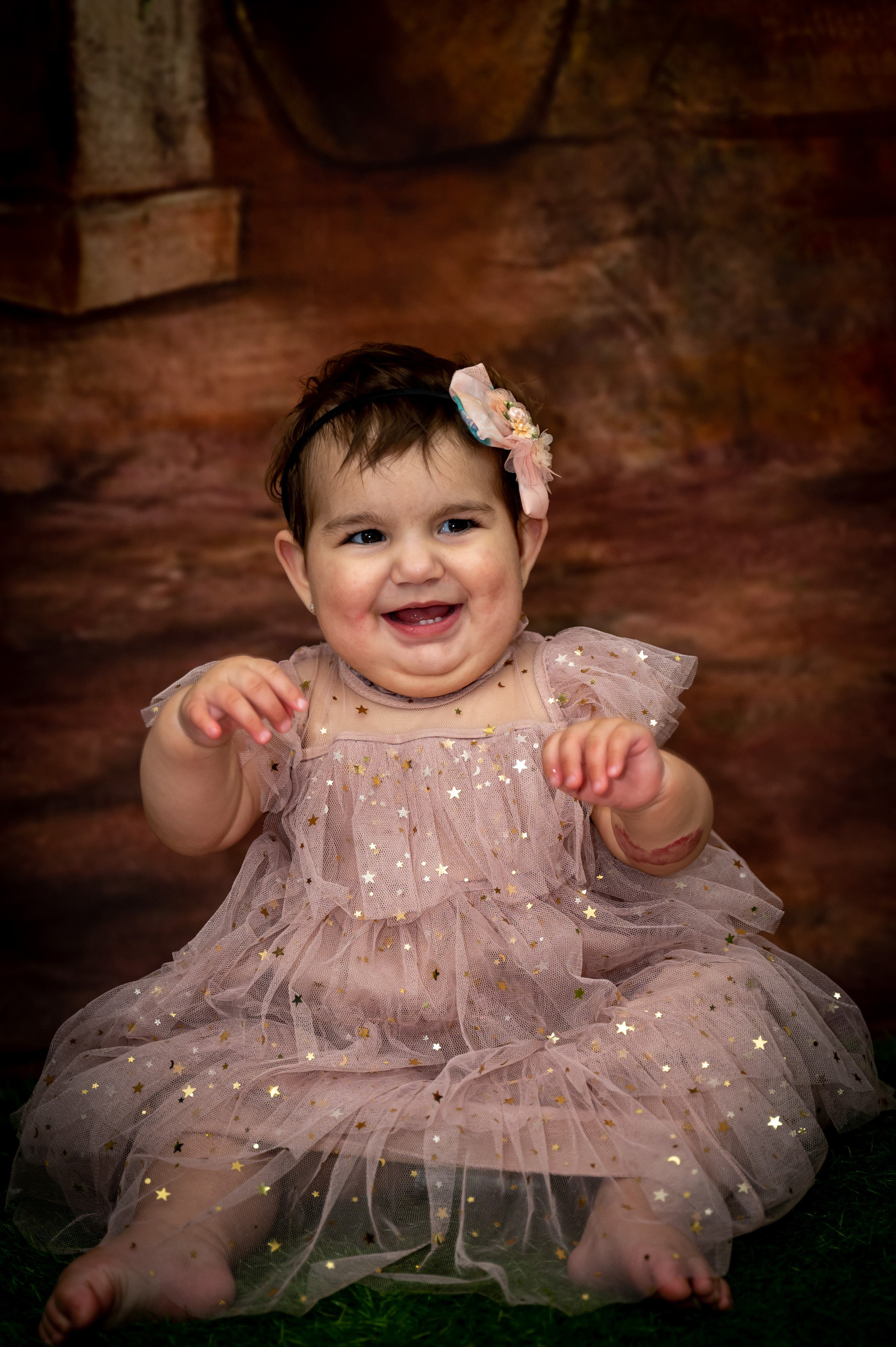 Smash the cake. Lucia Adam Family Photography