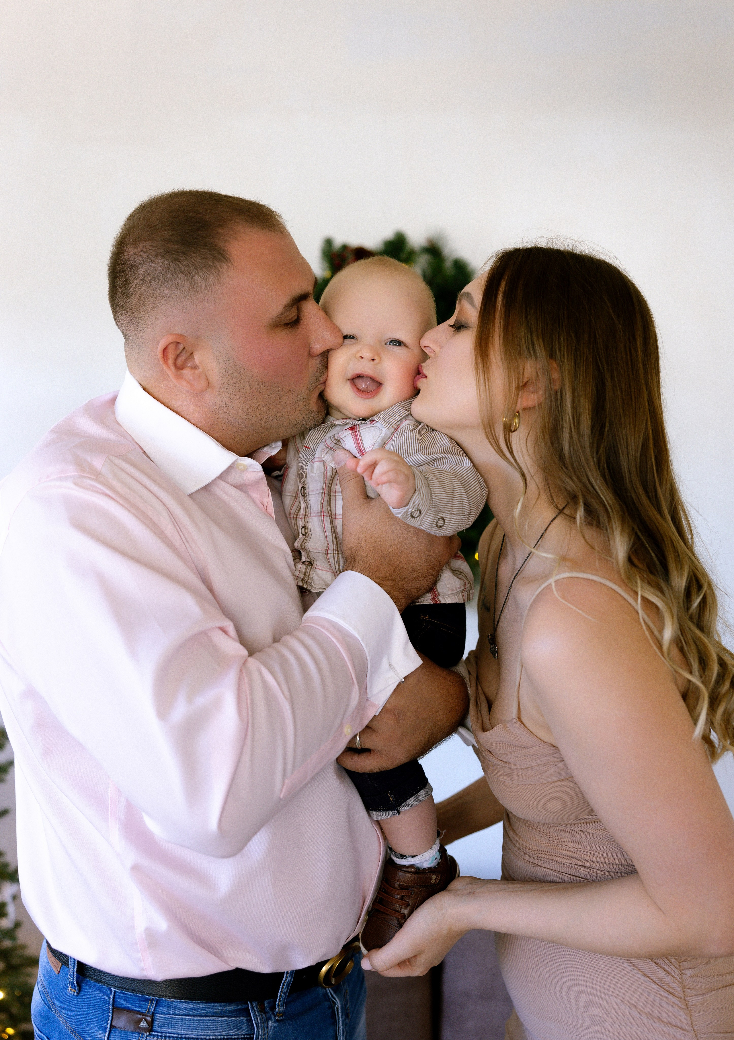 Christmas Family Photoshoot. Photographer Anastasia Nagibina