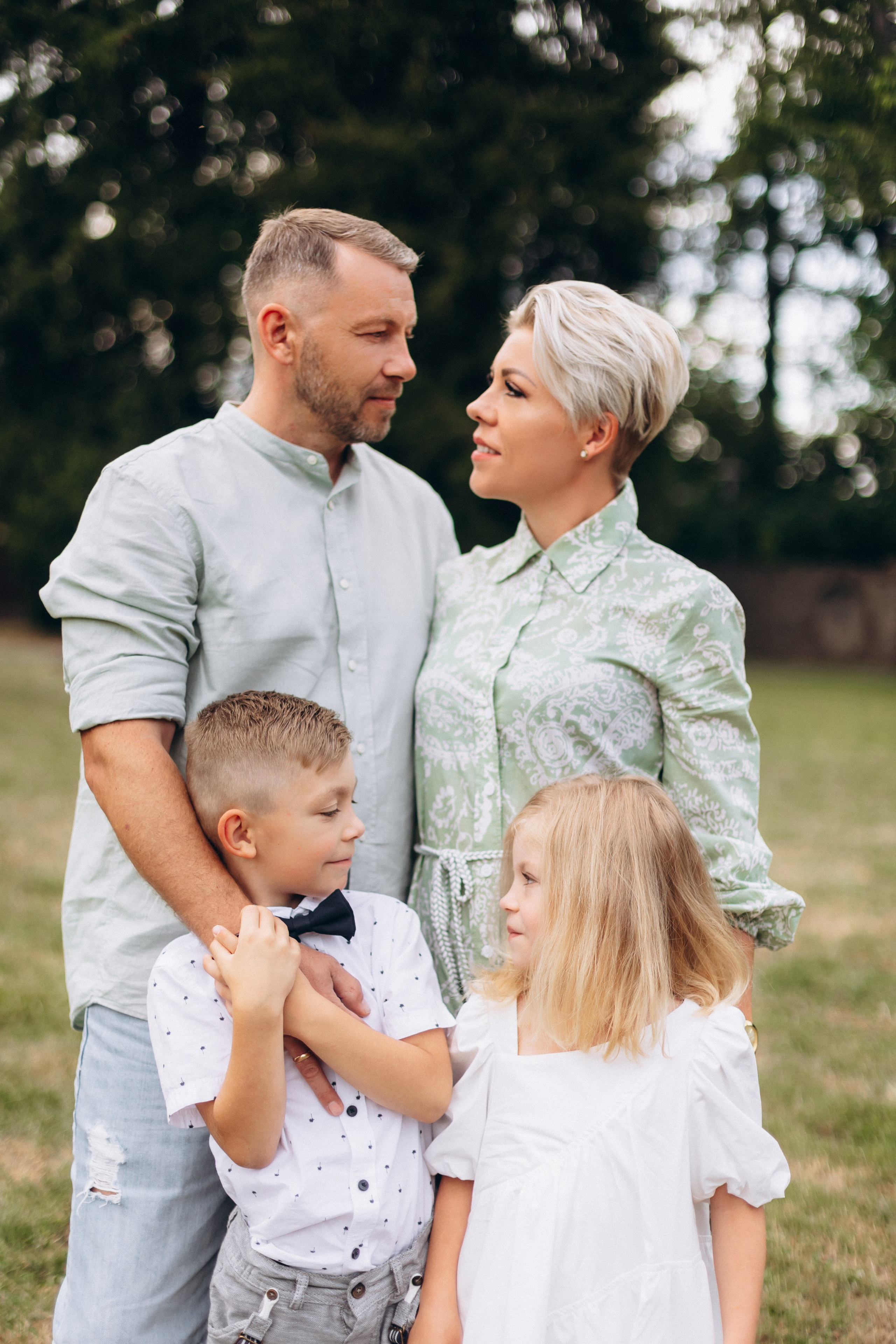 Pretty Family. Wedding and Family Photograph