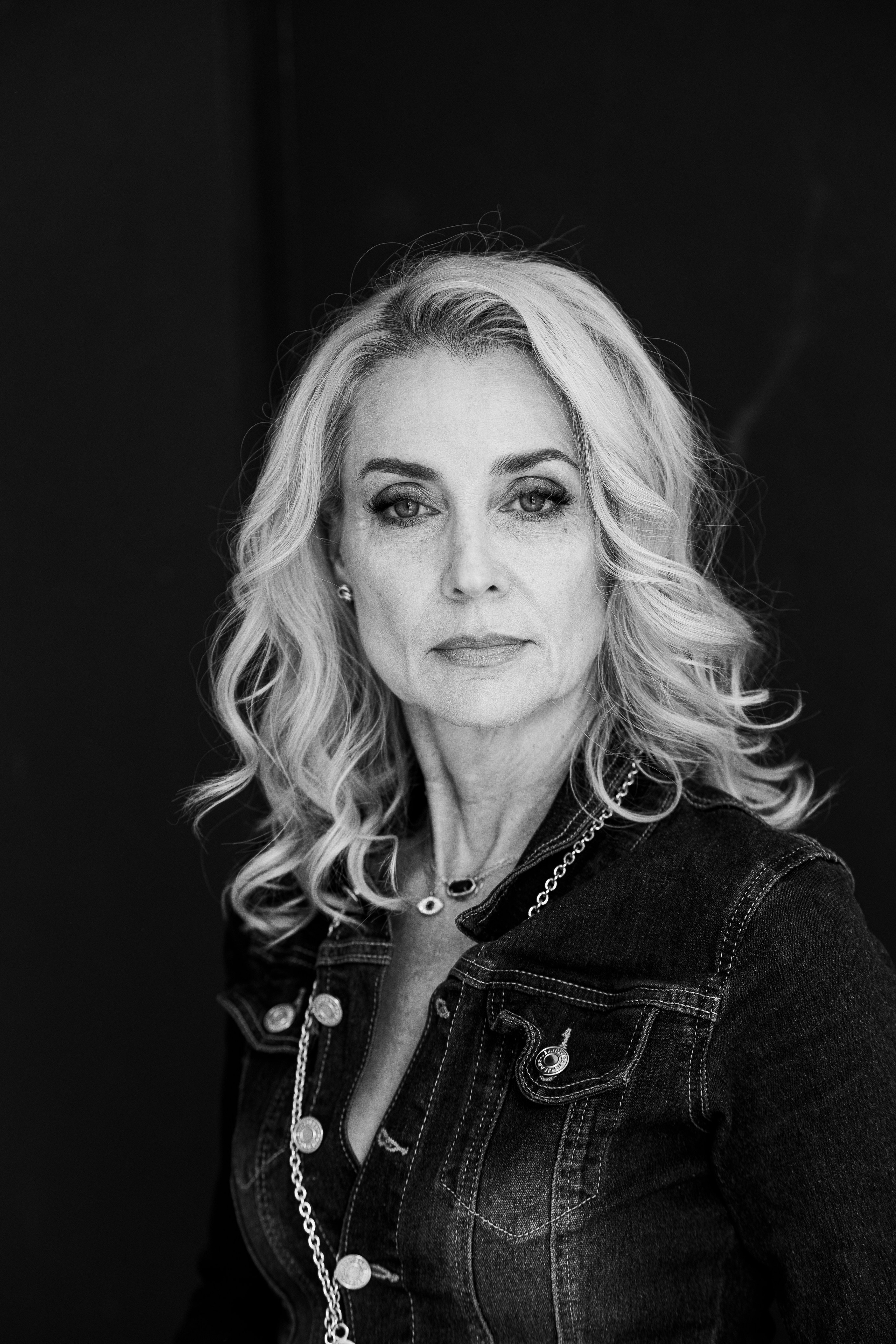 K. Rawnoir- Portrait photography by Daria Paliy.Timeless black&white portraits of women in NYC area