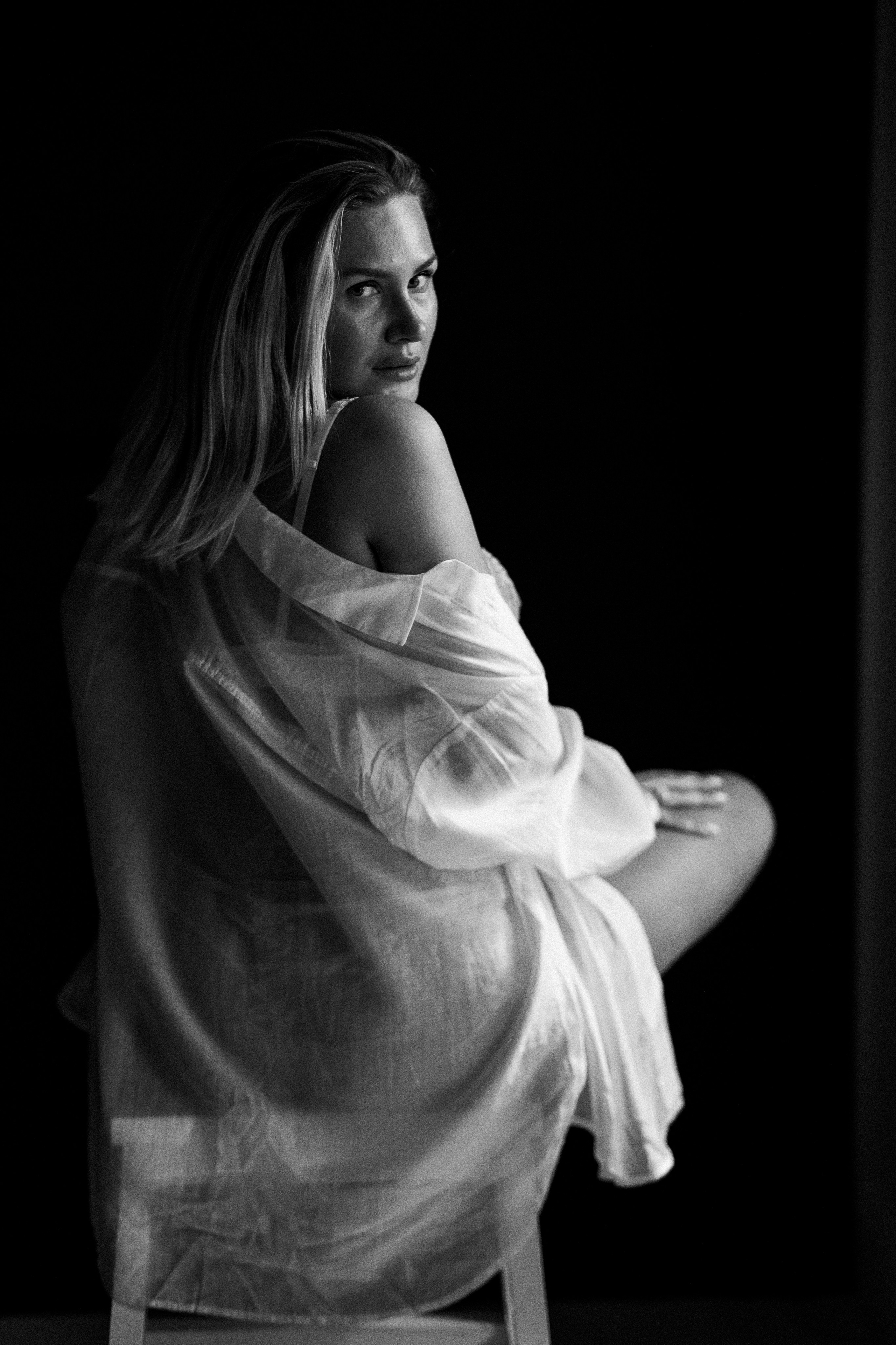 O. Rawnoir- Portrait photography by Daria Paliy.Timeless black&white portraits of women in NYC area