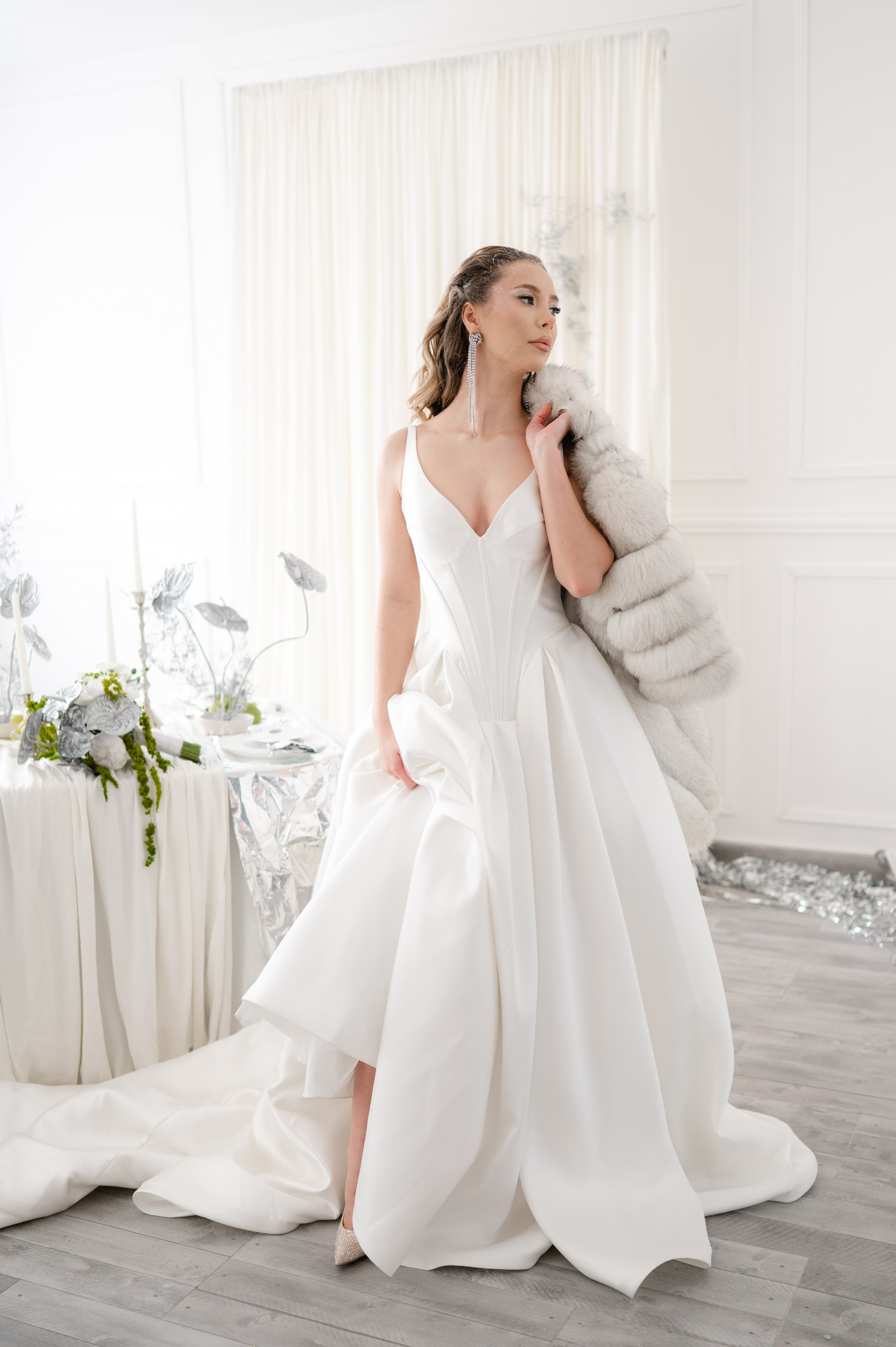 Bride with a concept silver Chrome. Alexandra Hanu Photographer