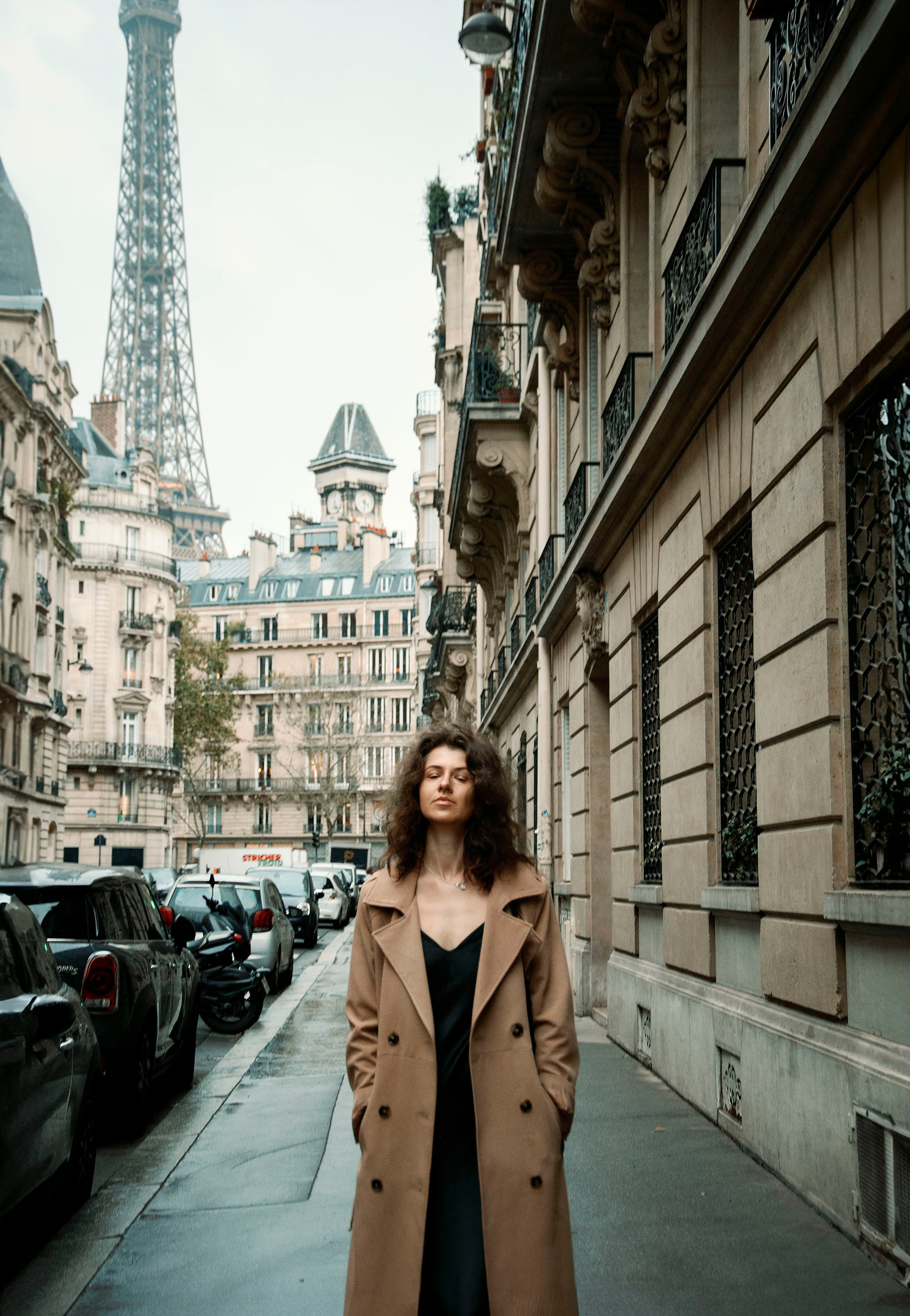 Rainy Paris Photoshoot. Paris photographer — Polina Osipova