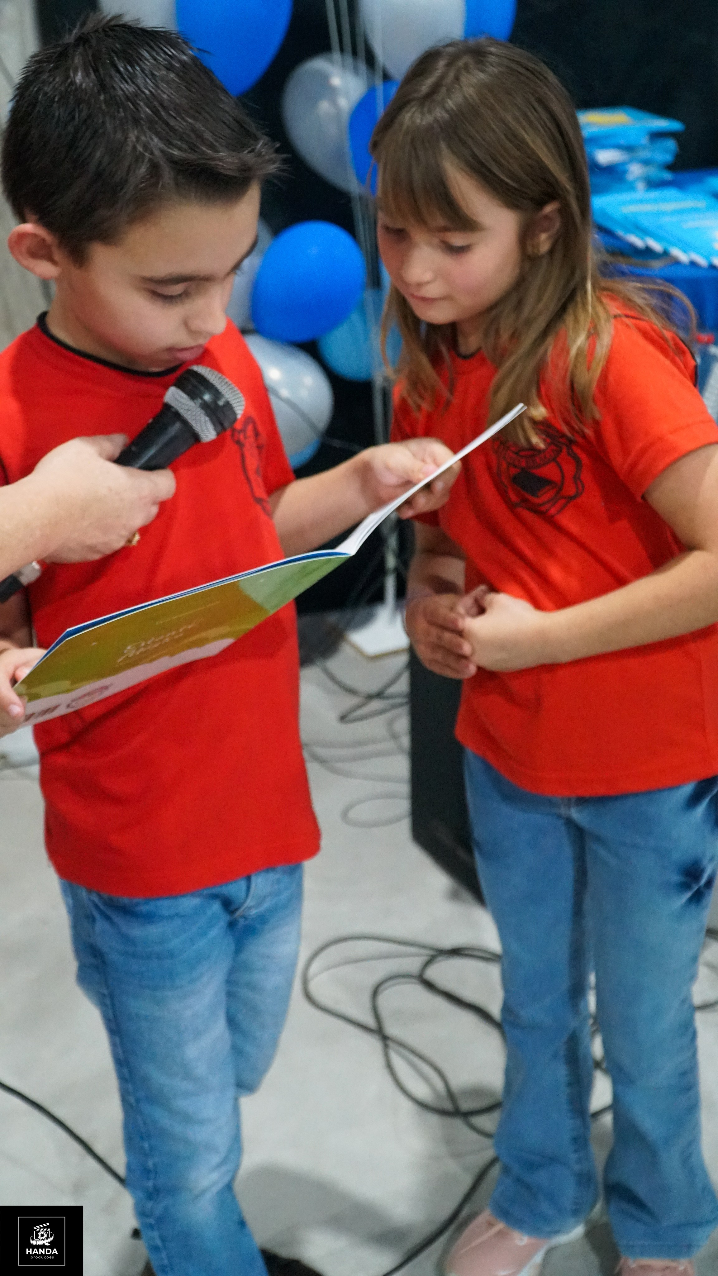 Noite autógrafos colégio Aurélio Buarque de Holanda. Handa Produções
