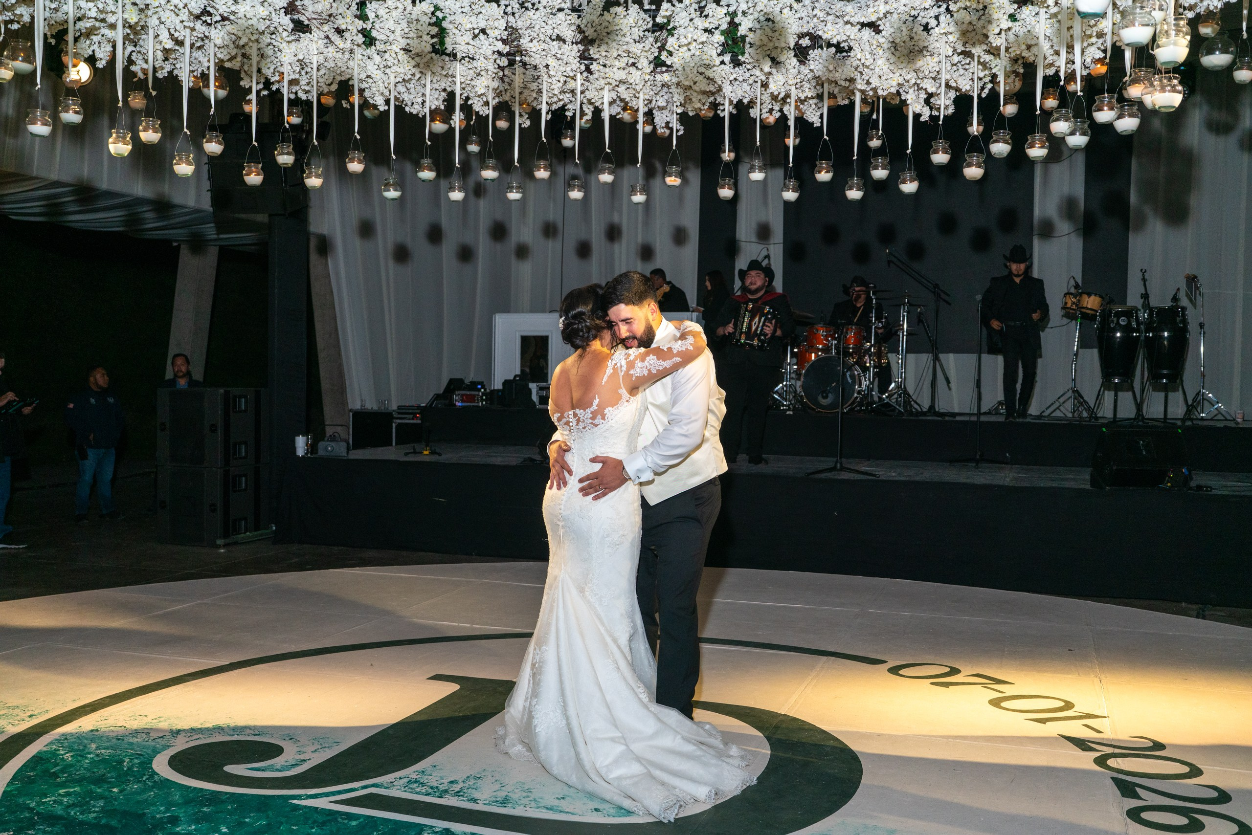 Daniel & Jannet. Elopement & Lifestyle Wedding Photographer