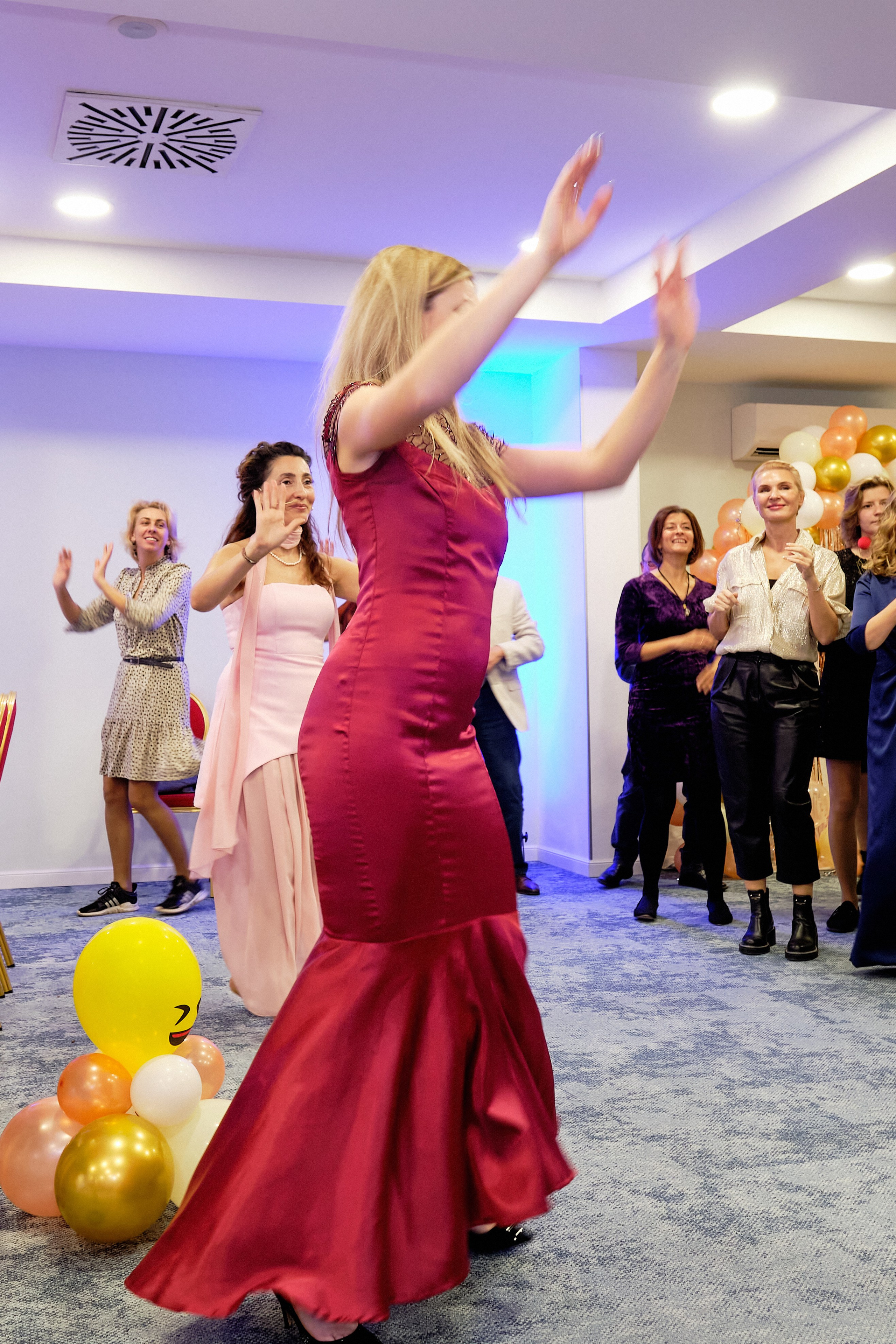 Фоторепортаж з благодійного Новорічного балу у Чорногорії. Портретний фотограф Альона Новгородцева