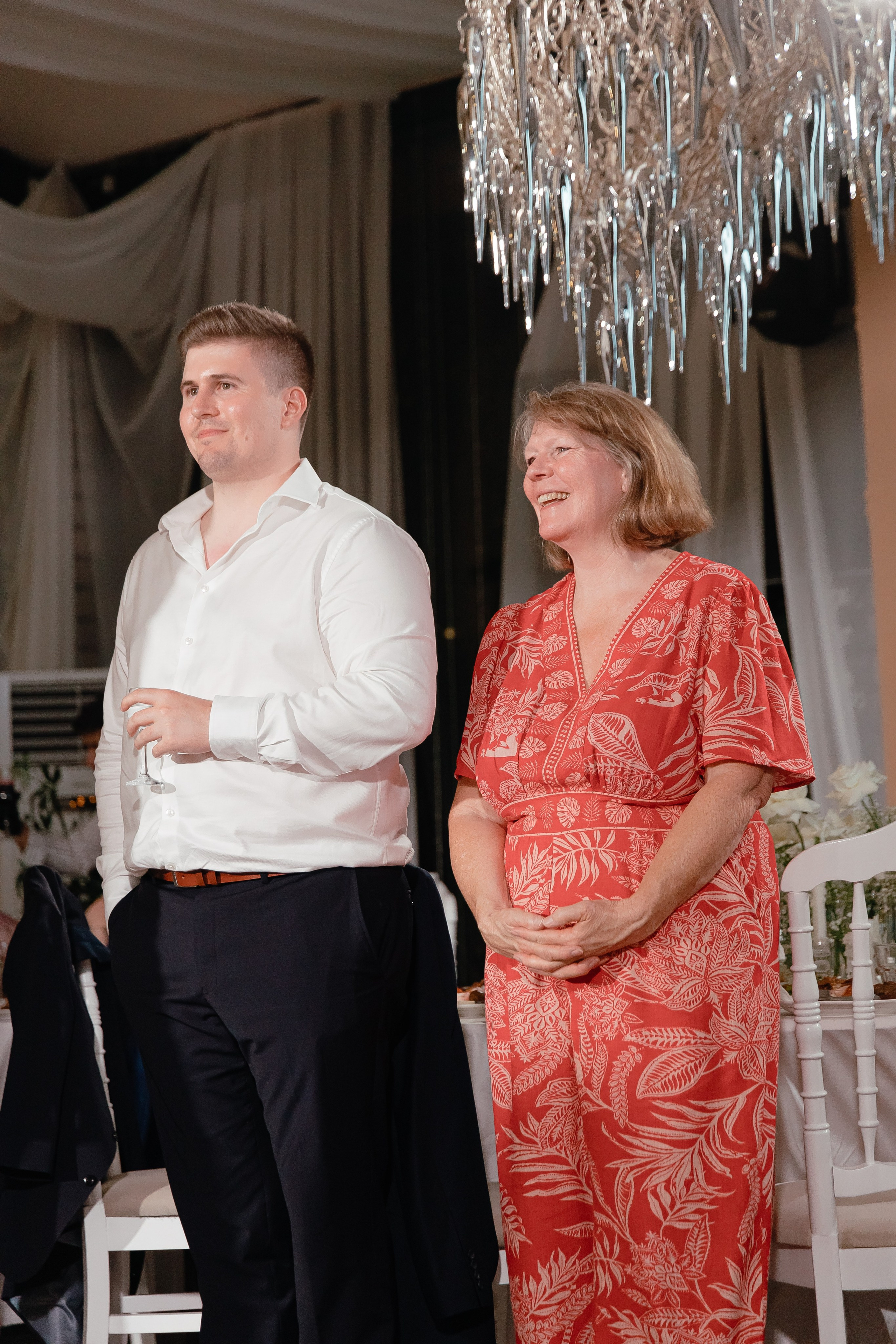 Thomas & Suyumbika. Главная