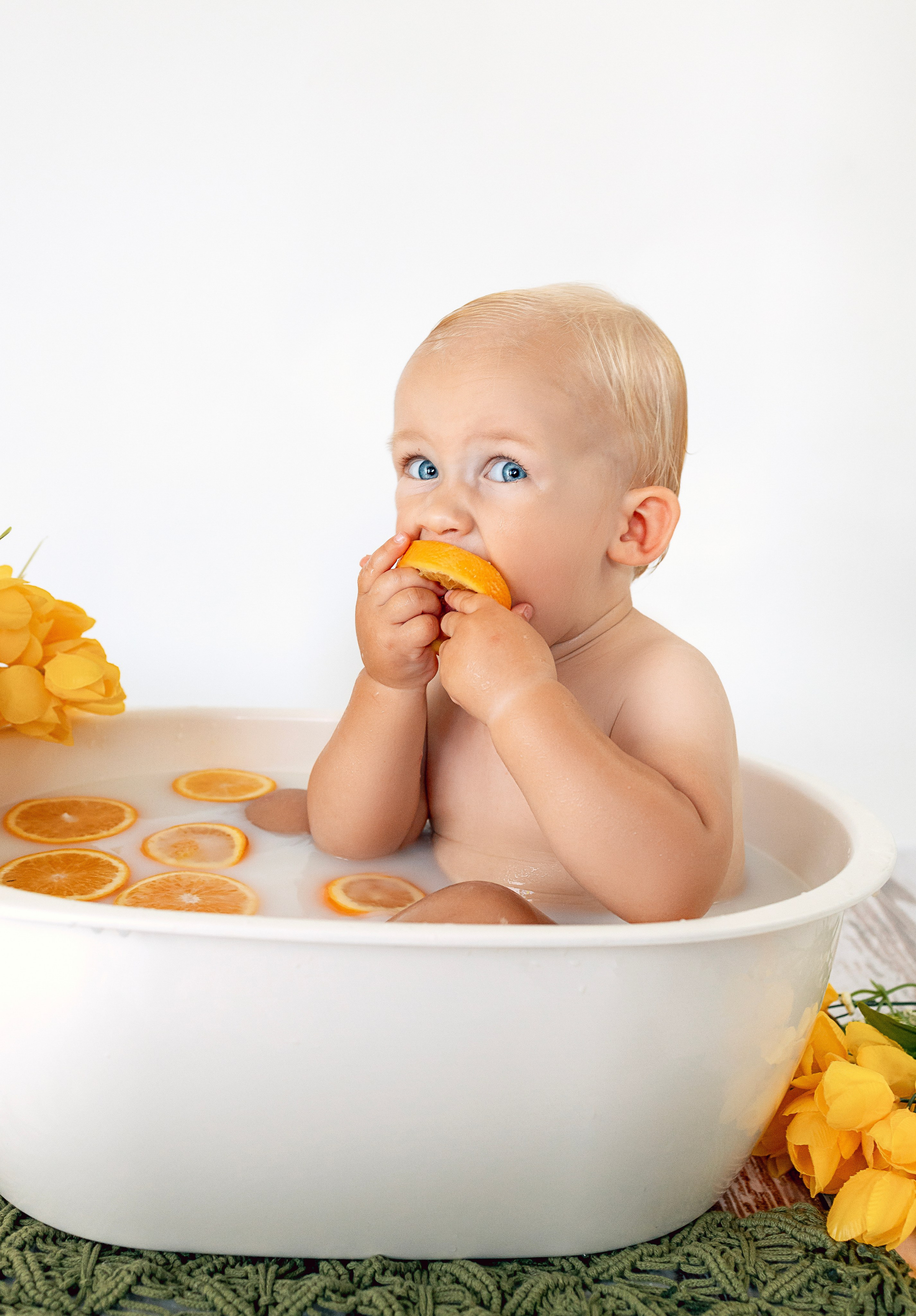Milk bath. Anaeliseevaphoto.com