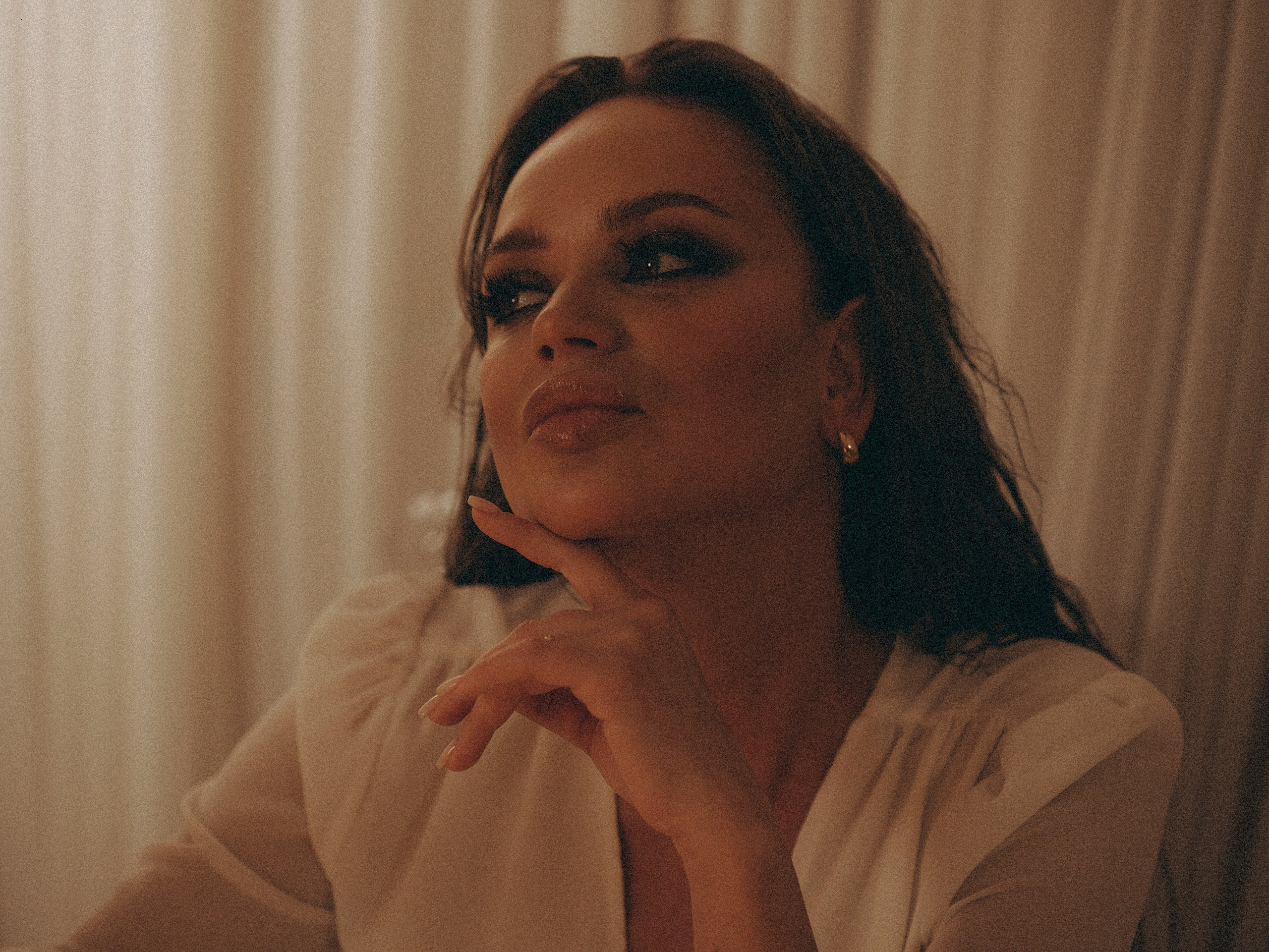 Шелк и свечи. Валерия Вартанова. Фотограф