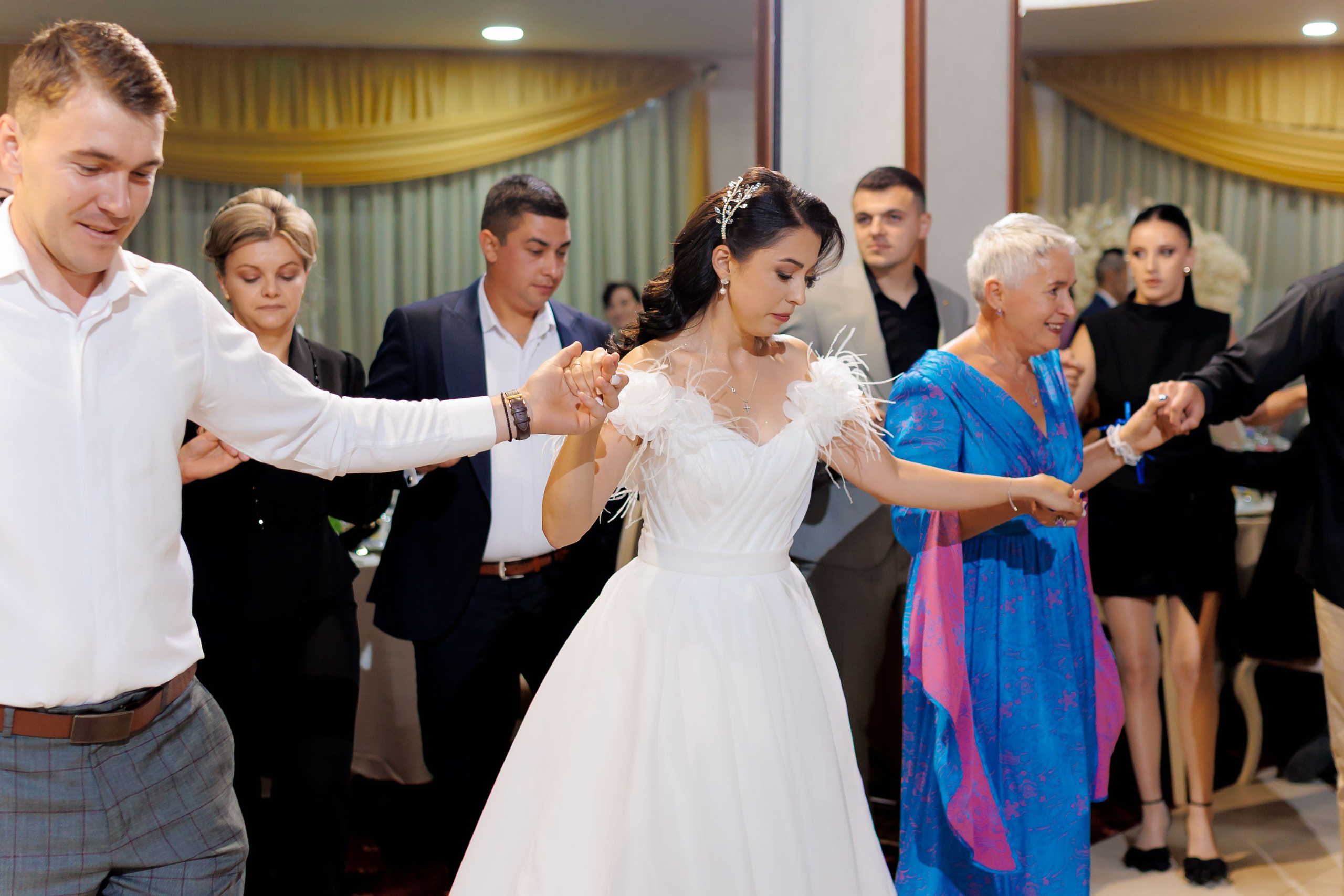 Loredana & Emilian – Ziua Nunții | Videografie - fotografie Botez Suceava, Iași, Botoșani. Servicii foto-video profesionale, pentru momente de neuitat