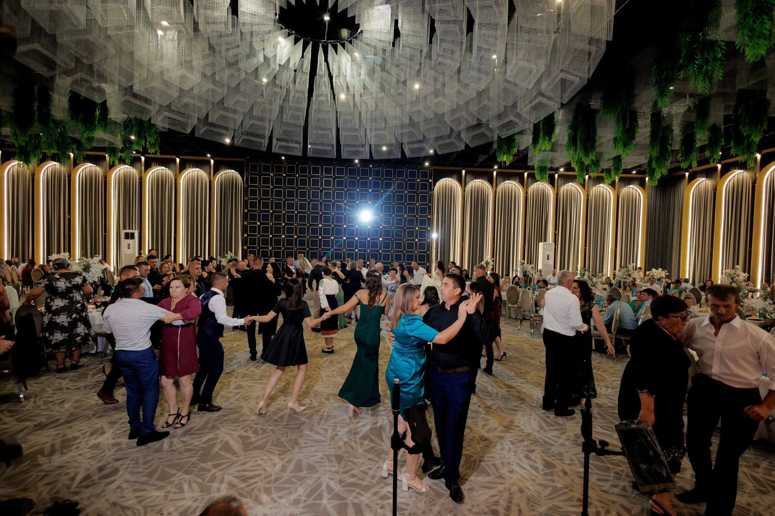 Nunta Nicoleta & Răzvan | Fotografie & Videografie Profesională. Servicii foto-video profesionale, pentru momente de neuitat