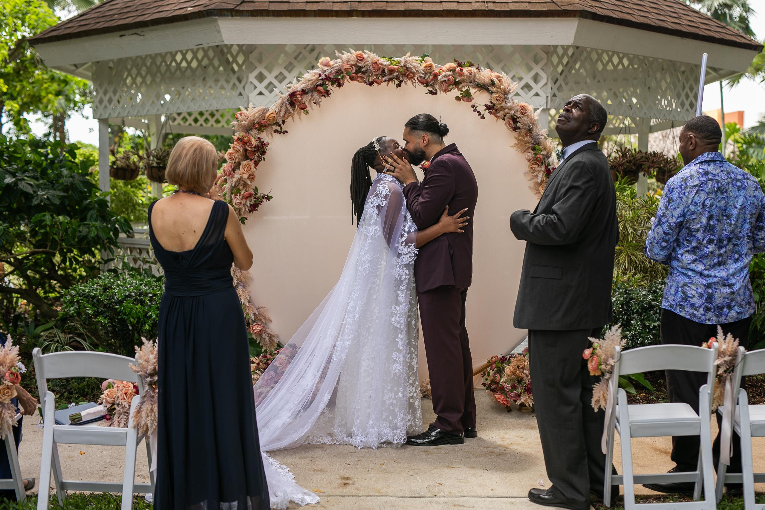 Wedding in Mounts Botanical Garden. Lana Photography — Wedding & Family Photographer in Florida & Beyond