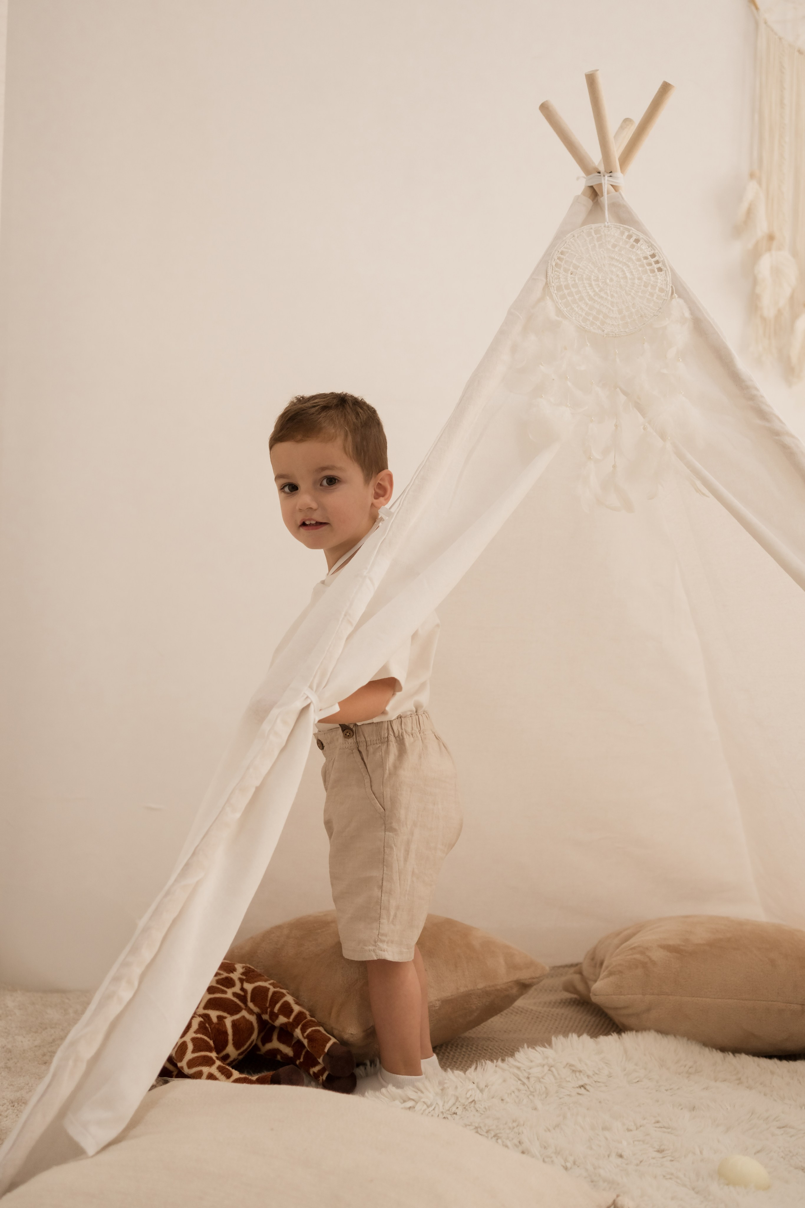 Home studio session — fun and giggles!. Angela Iakovleva — Family Photographer in Dubai