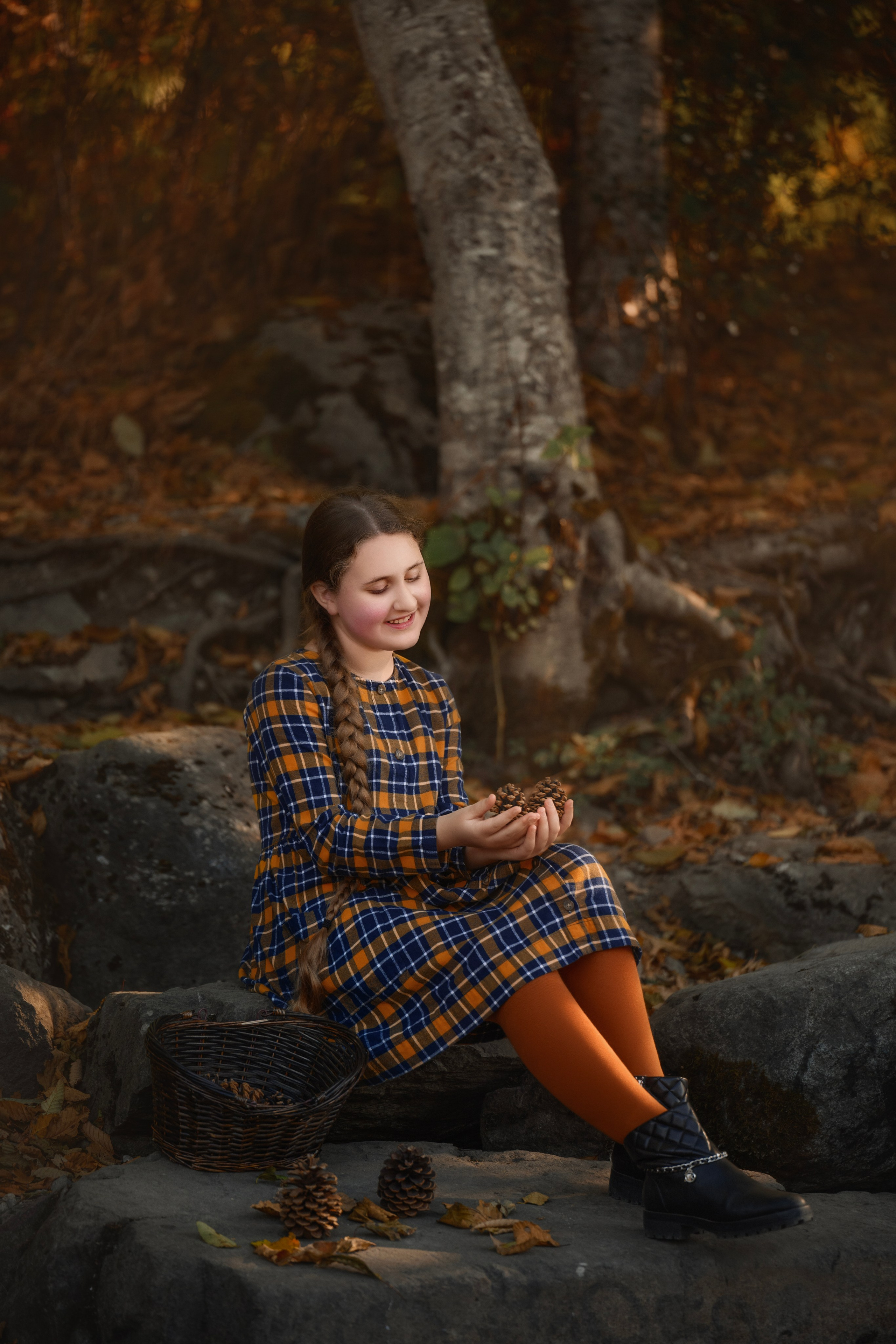 Caity in the autumn forest. Wedding & portrait photography in the Seattle Area. Helen Michelle photographer