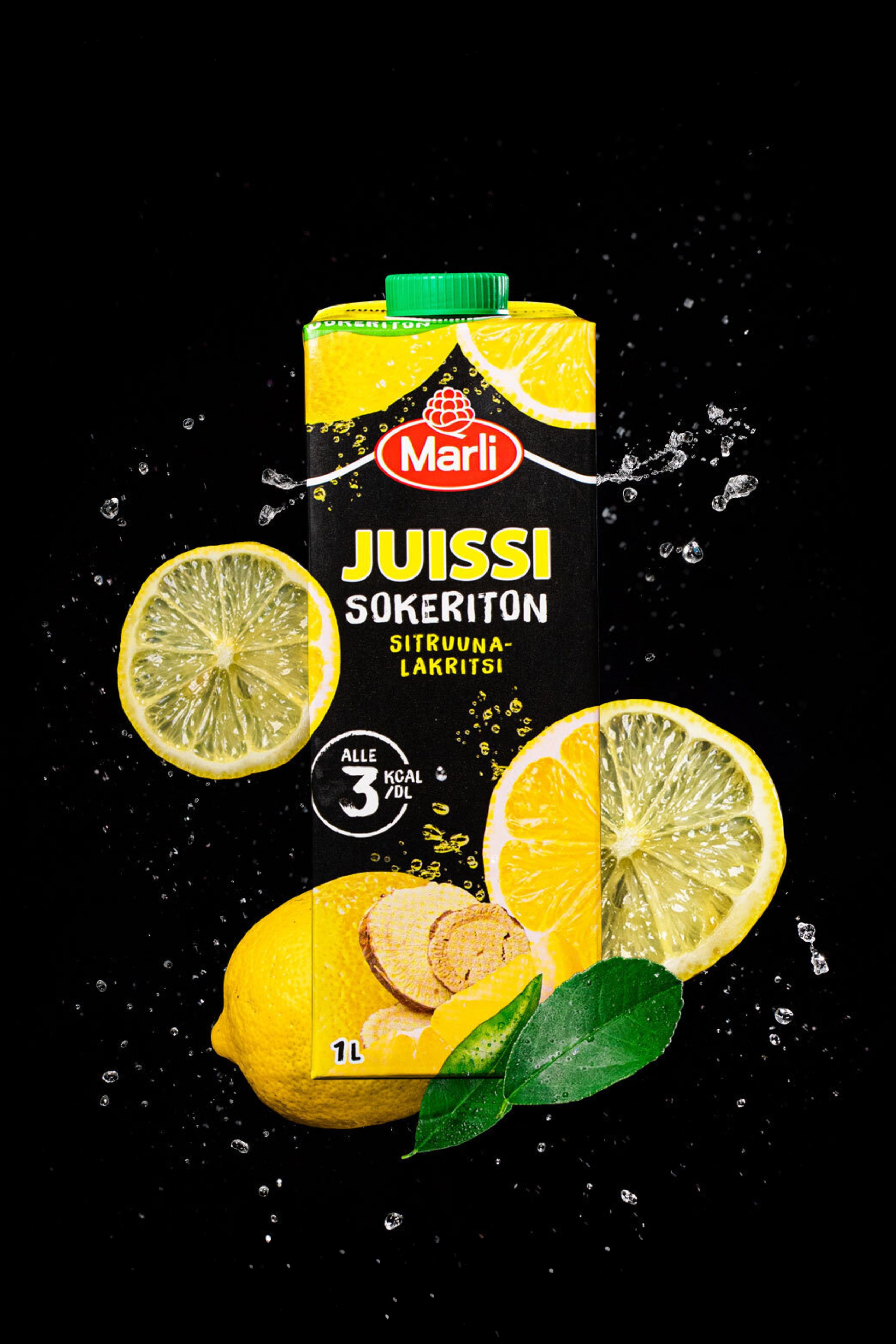 Tuotekuvaus vietty seuraavalle tasolle levitaation avulla. Pakkaus lentämässä ilmassa rekvisiittojen keskellä. Luova kuvaus. Instagram valokuvaus. 