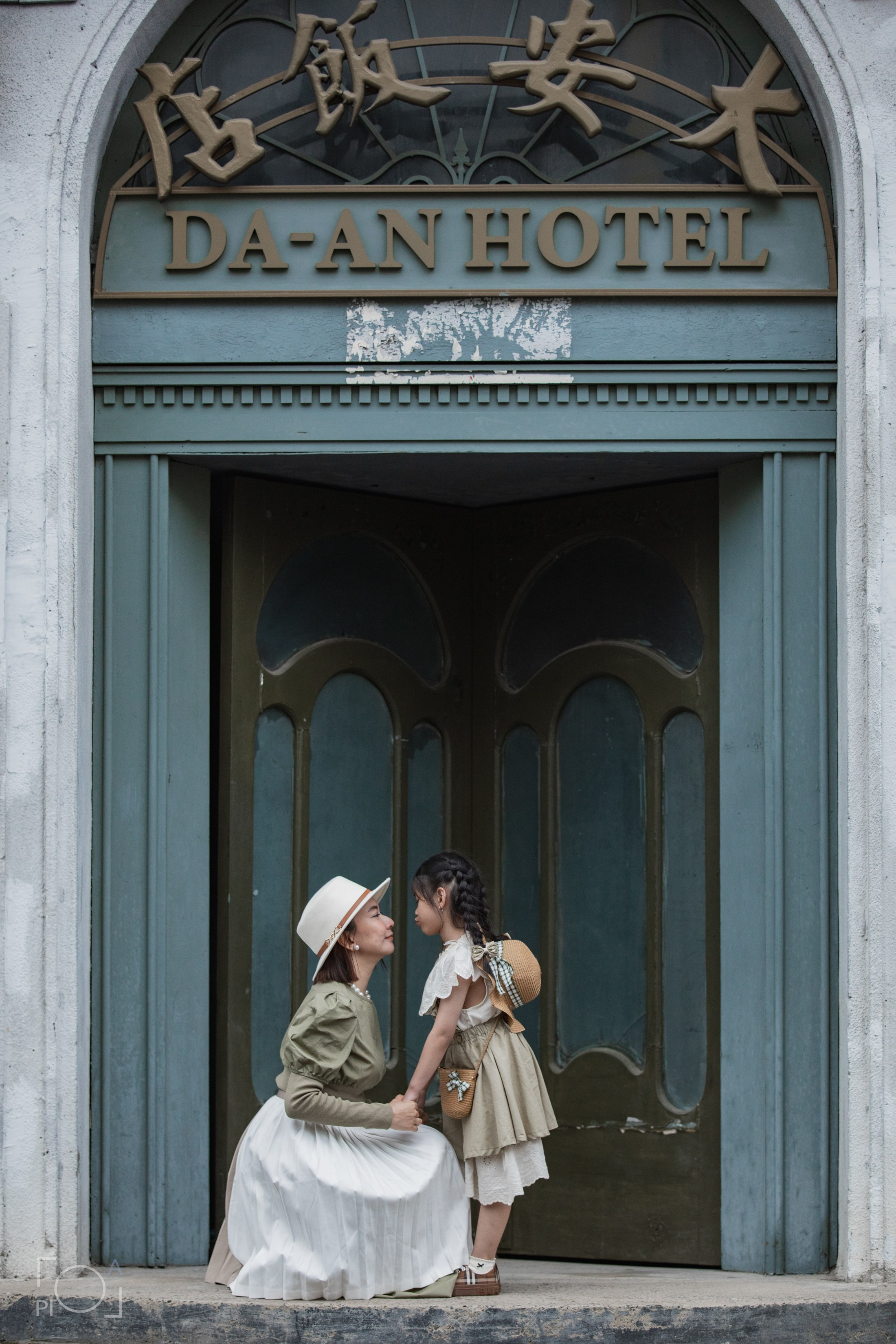 Семейная фотосессия в шанхайской киностудии. Photographer in Shanghai — Lola Pidluskaya