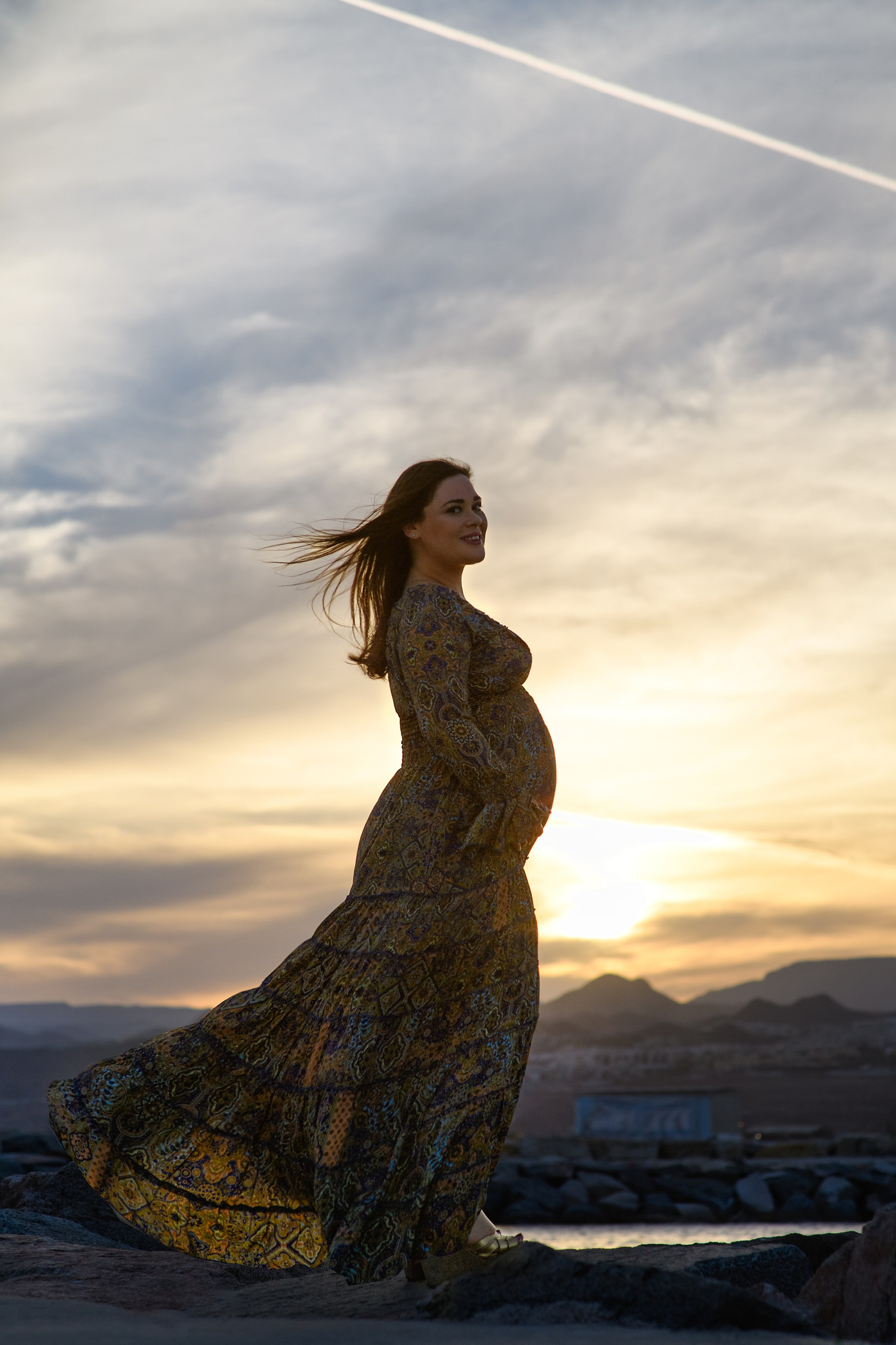 Pregnancy photoshooting for Saul and Jessica at sunset on the Red Sea. צלמת משפחה ילדים הריון וסיפורי אהבה באילת ישראל אולגה אמצ'יסלבסקי