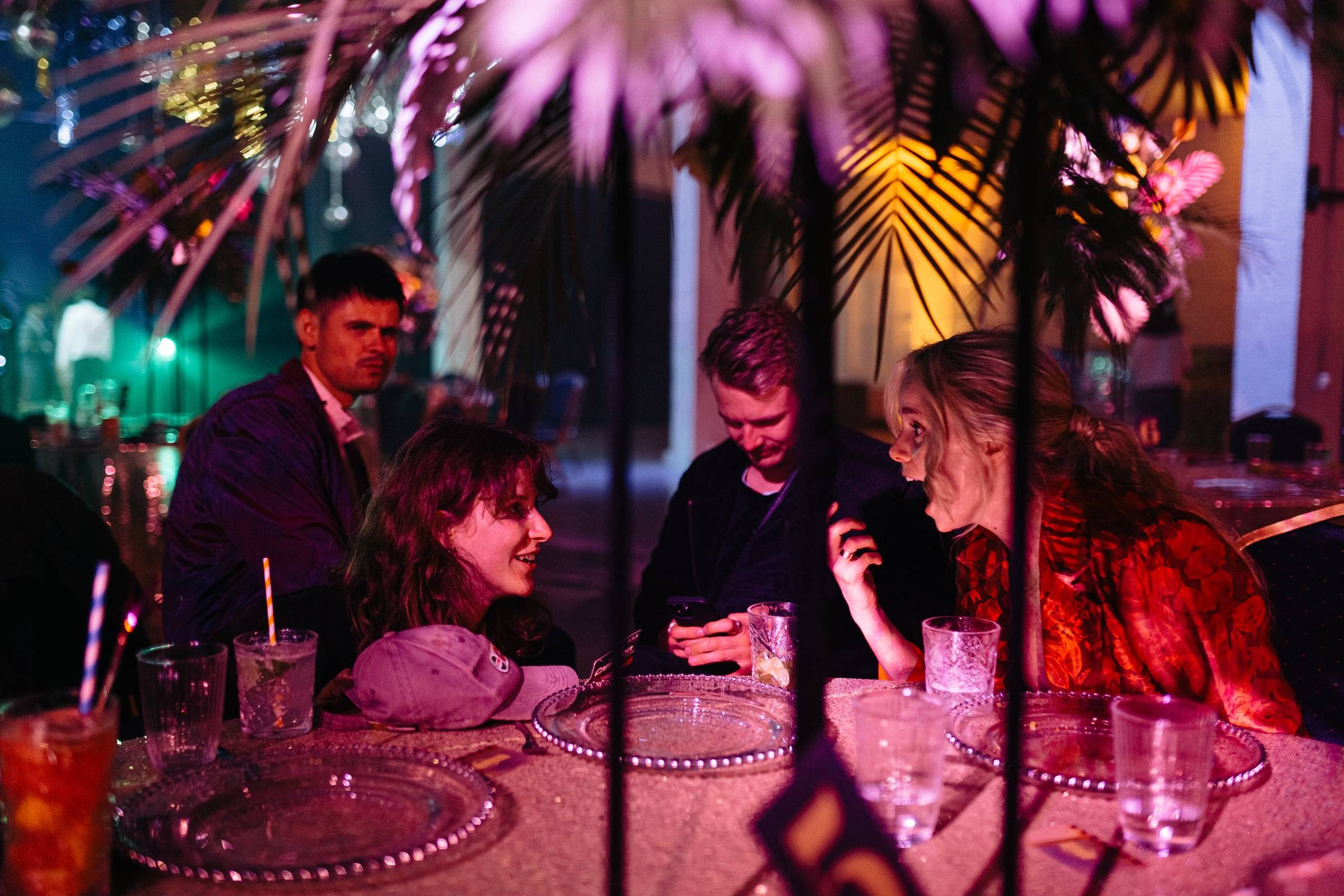 KĀZAS BEZ ROBEŽĀM DISKO STILĀ