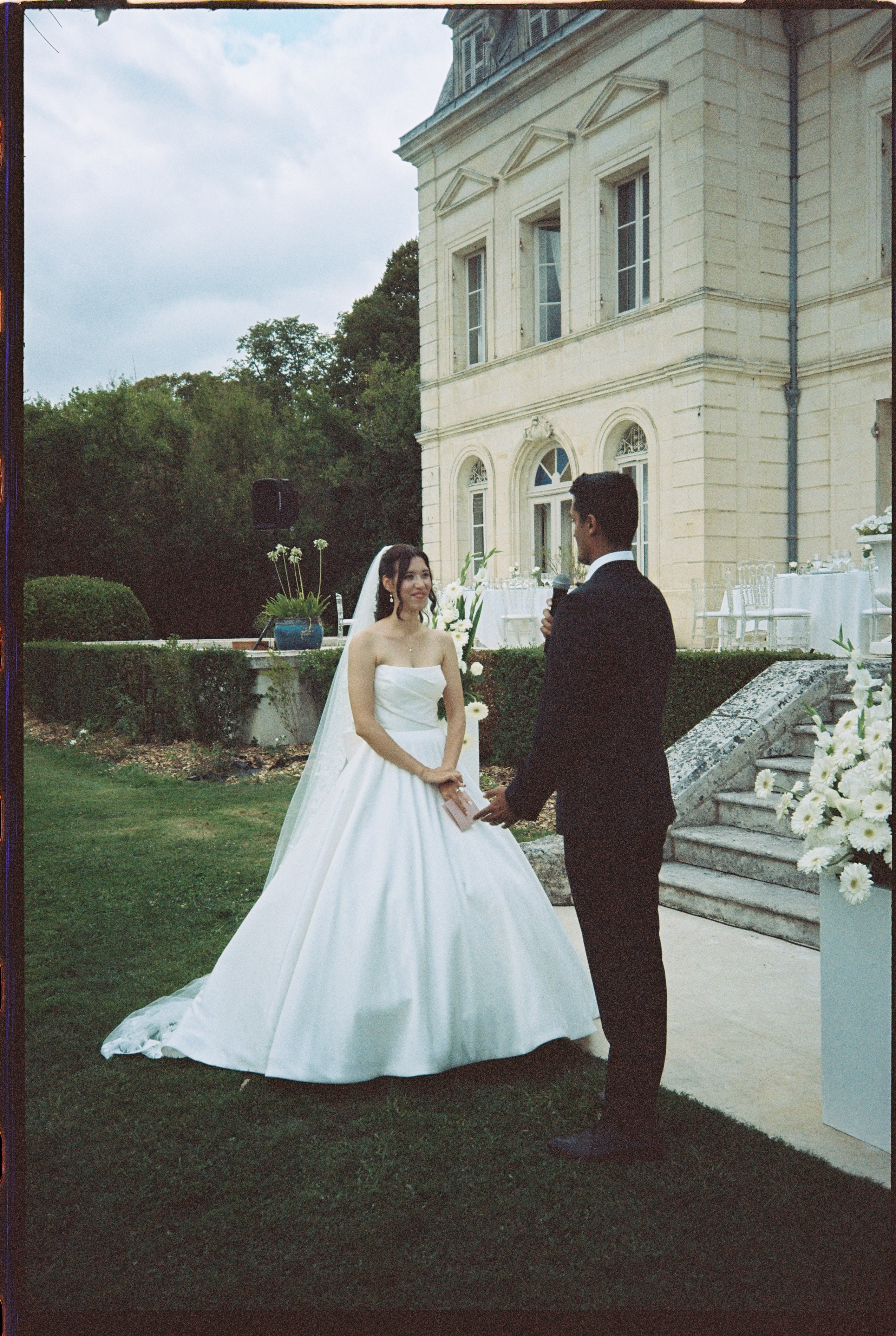 Wedding in a French Château | Destination Wedding Photography. Wedding photographer in Italy