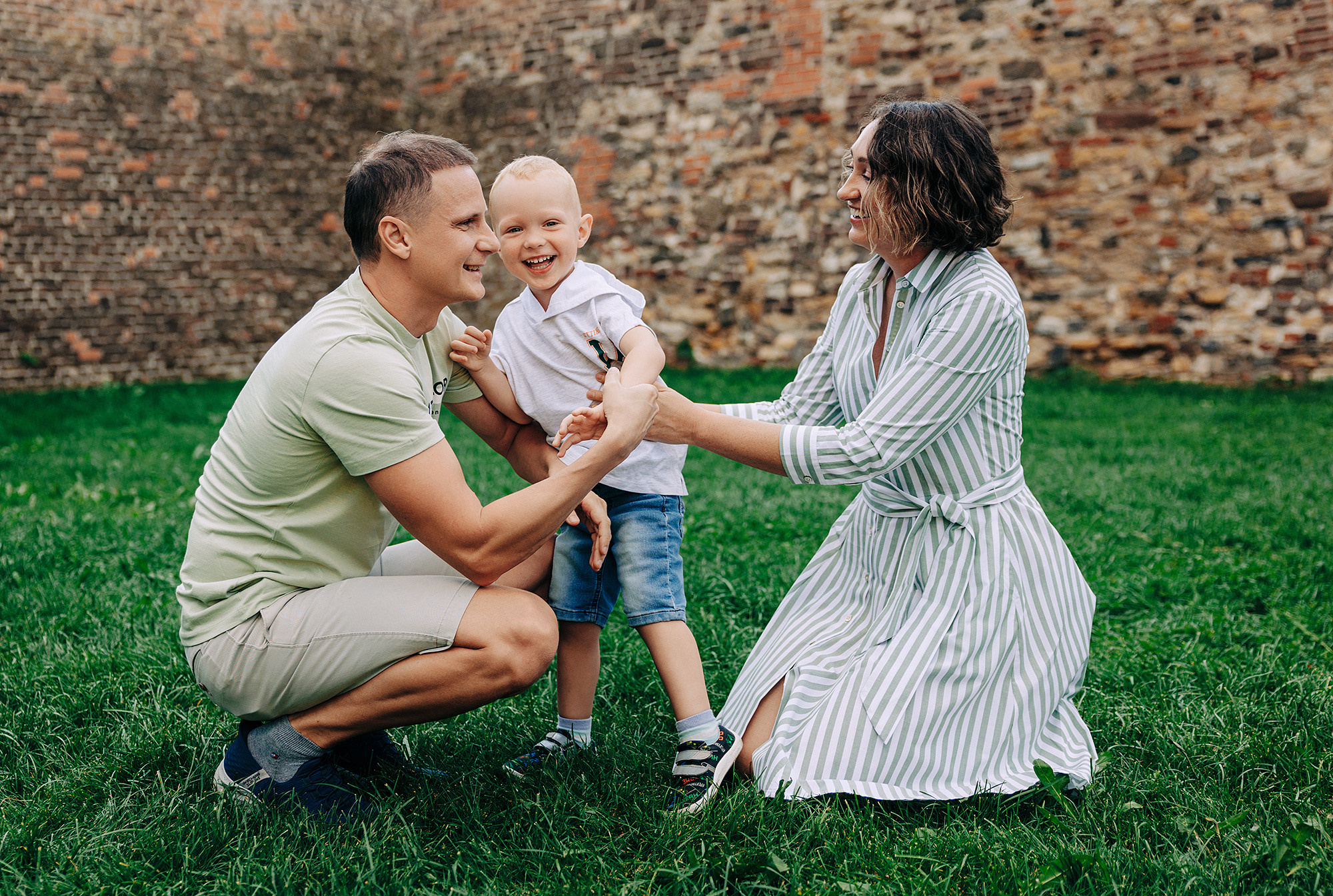Таня, Андрей и Паша на прогулке. Семейный и свадебный фотограф в Праге Наталья Федори