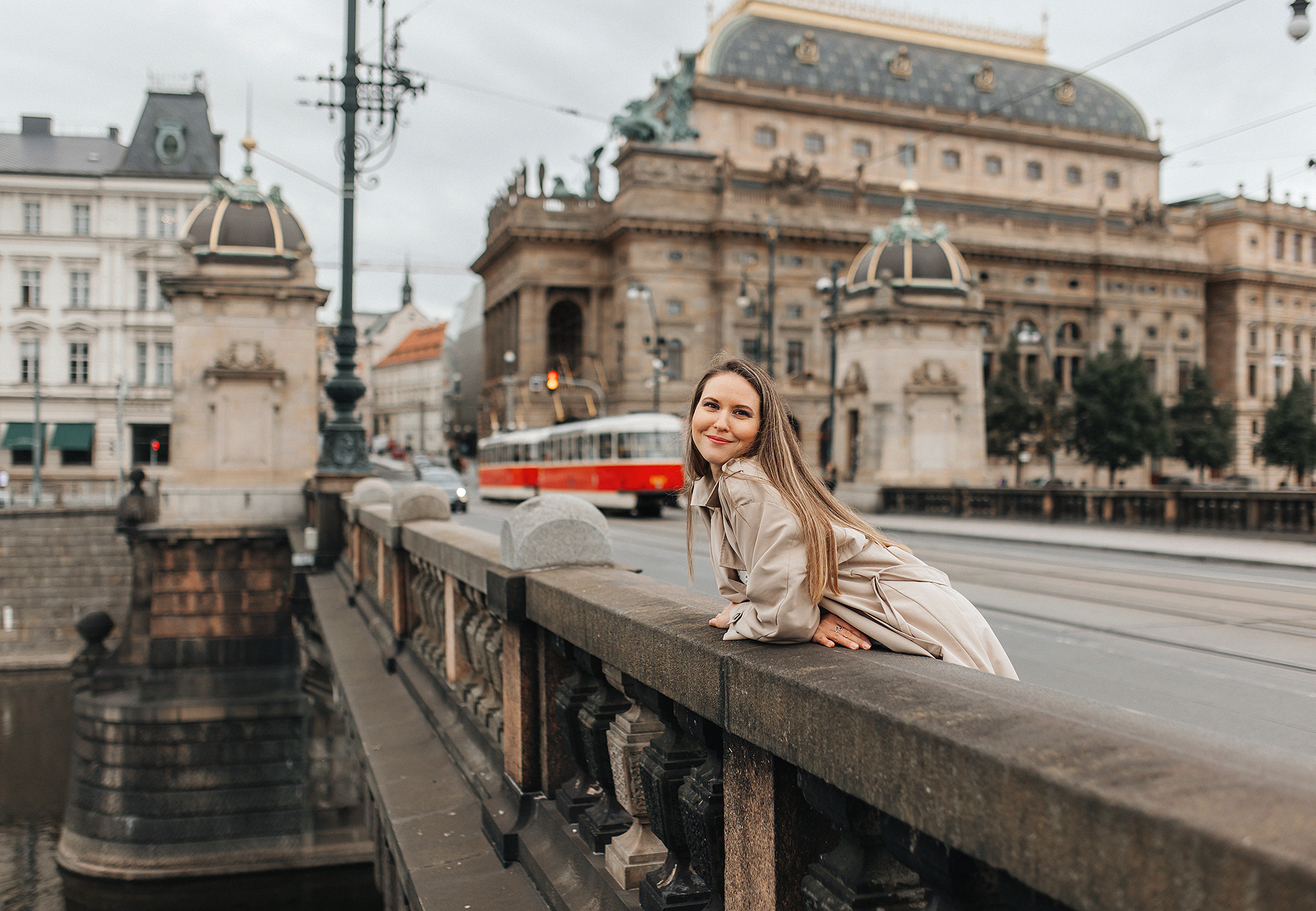 девушка, Прага, национальный театр в Праге, фотосессия