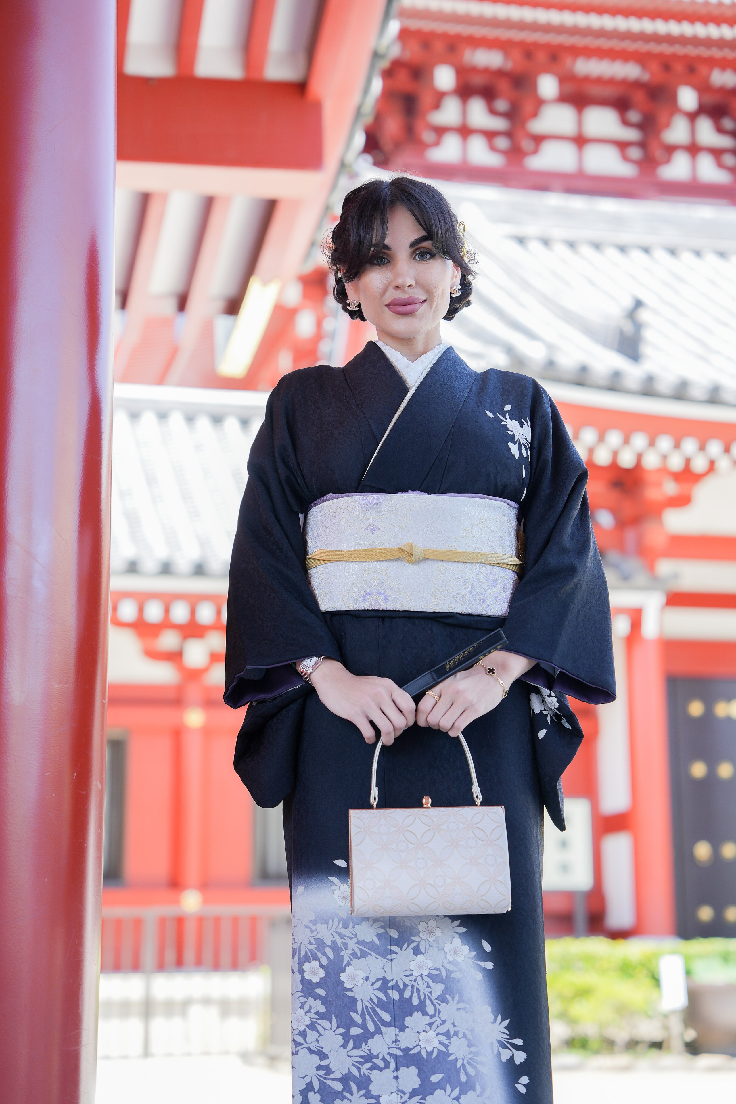Съёмка в Кимоно возле храма. Фотограф в Токио Япония
