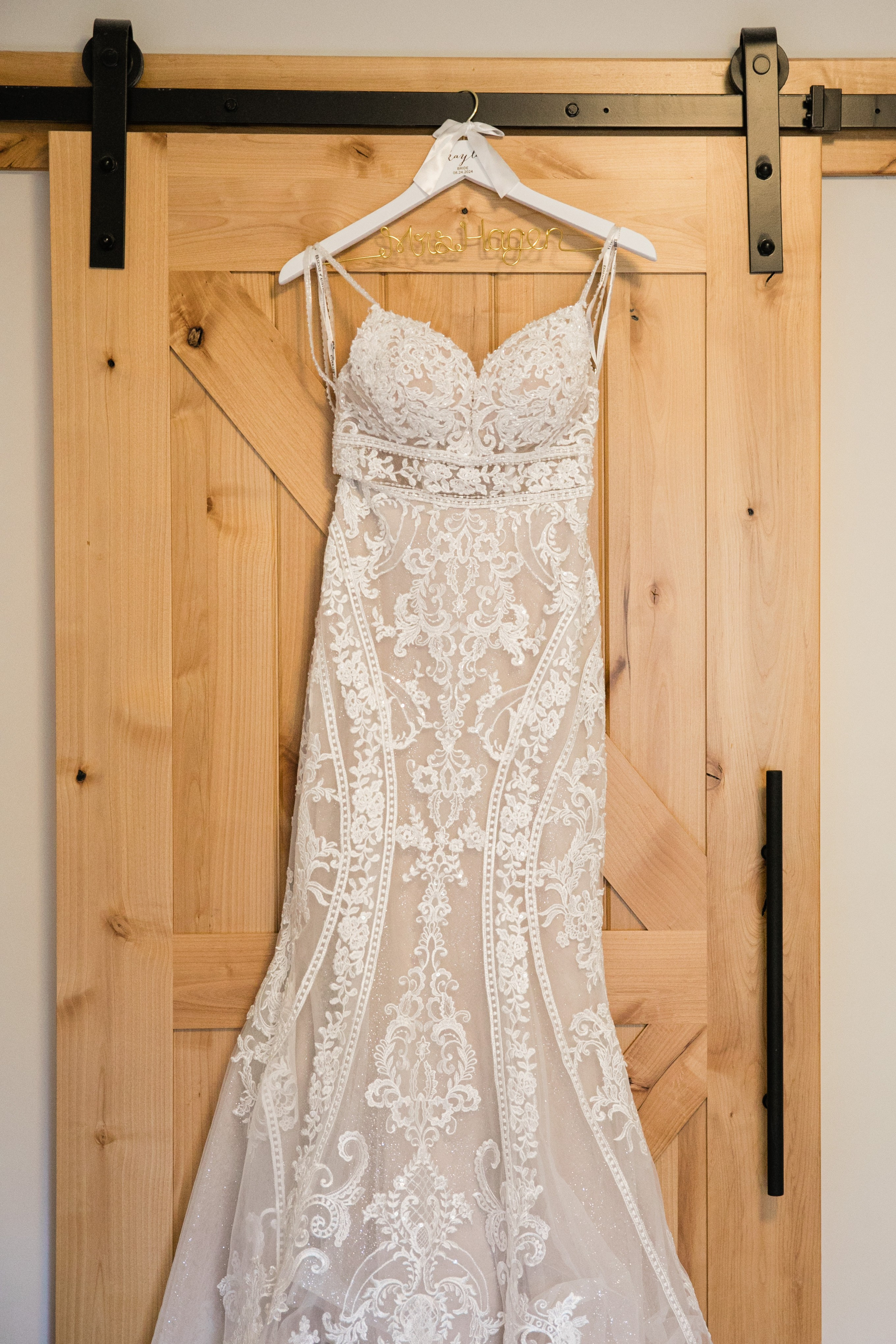 Kayla Hagen — Getting Ready Photos. Fotografía accesible en Calgary