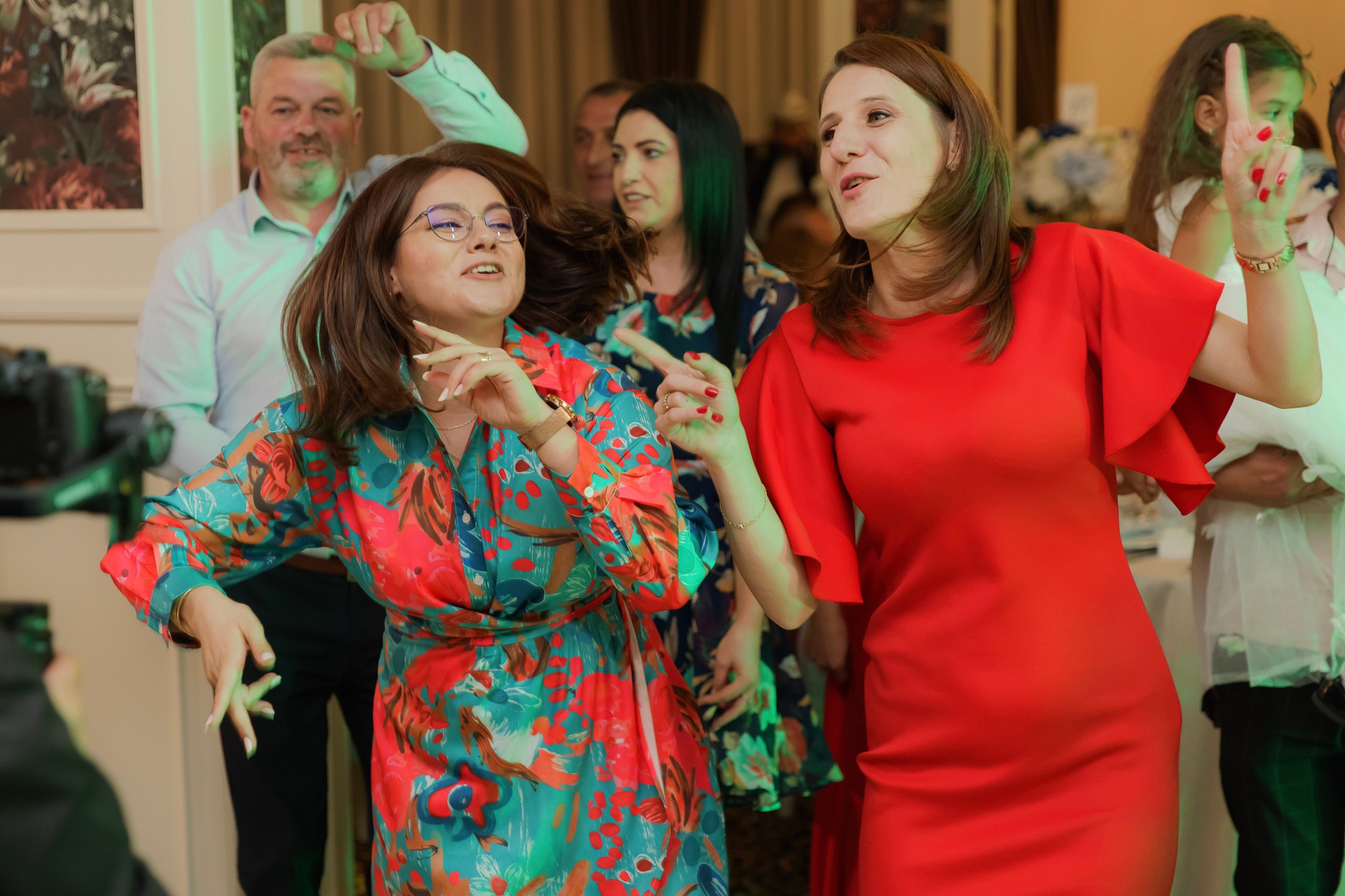 Mihai & Oana. Servicii foto-video profesionale, pentru momente de neuitat