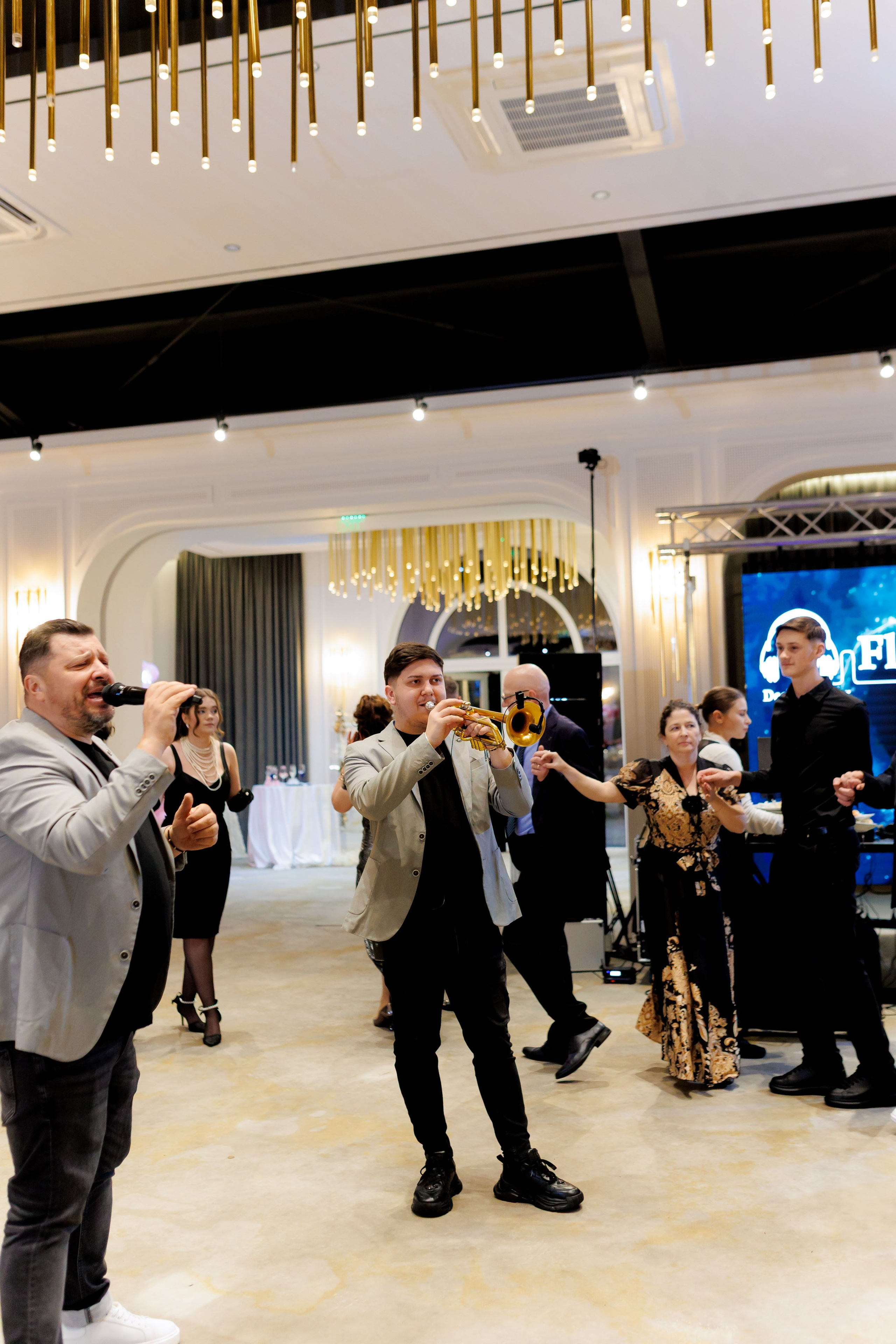 Povestea voastră, regizată de noi |Cristi Turculet Videograf Nuntă Suceava | wedding highlight. Servicii foto-video profesionale, pentru momente de neuitat