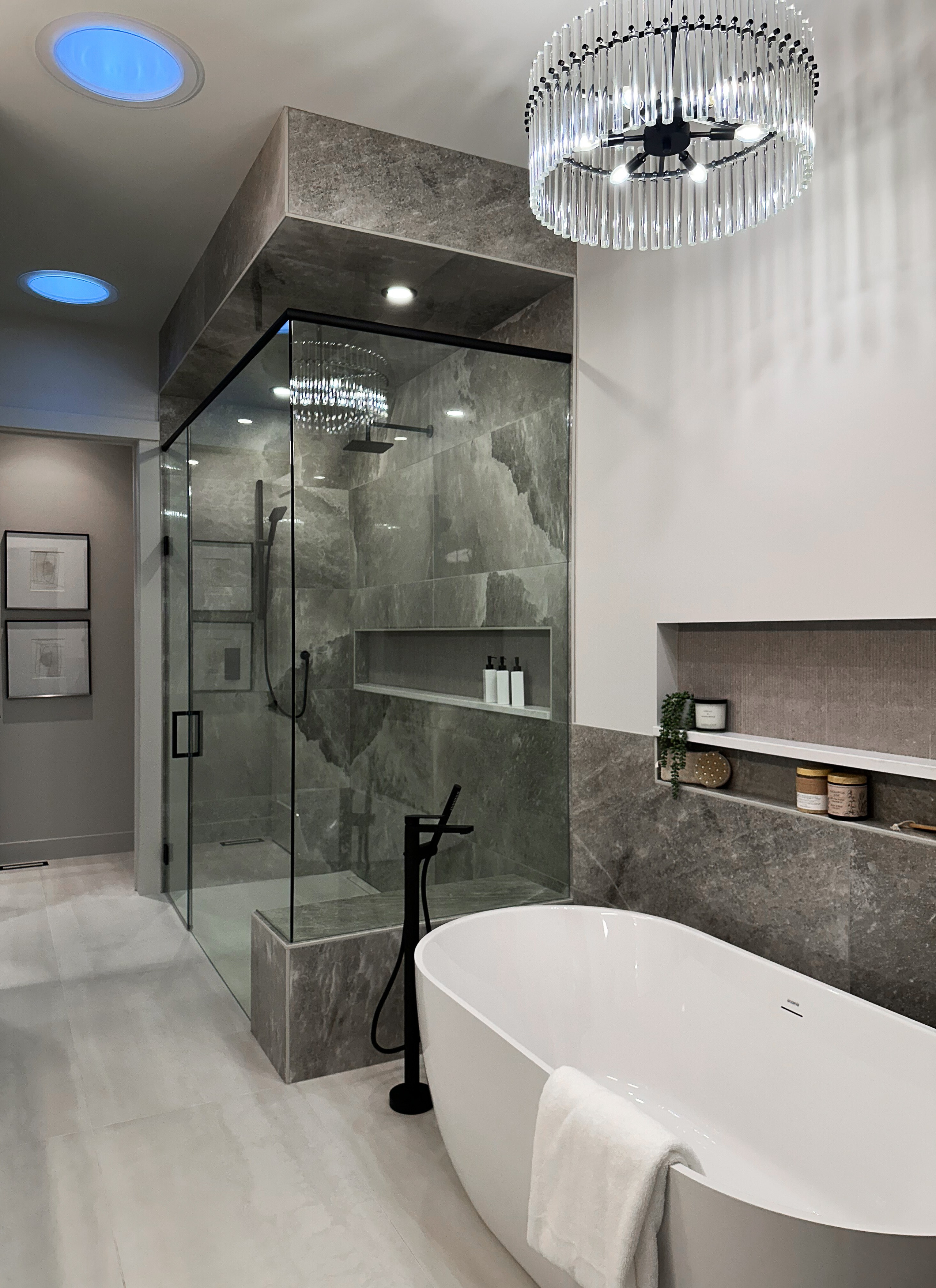Bathrooms & Showers. Moroz Building Solutions LTD