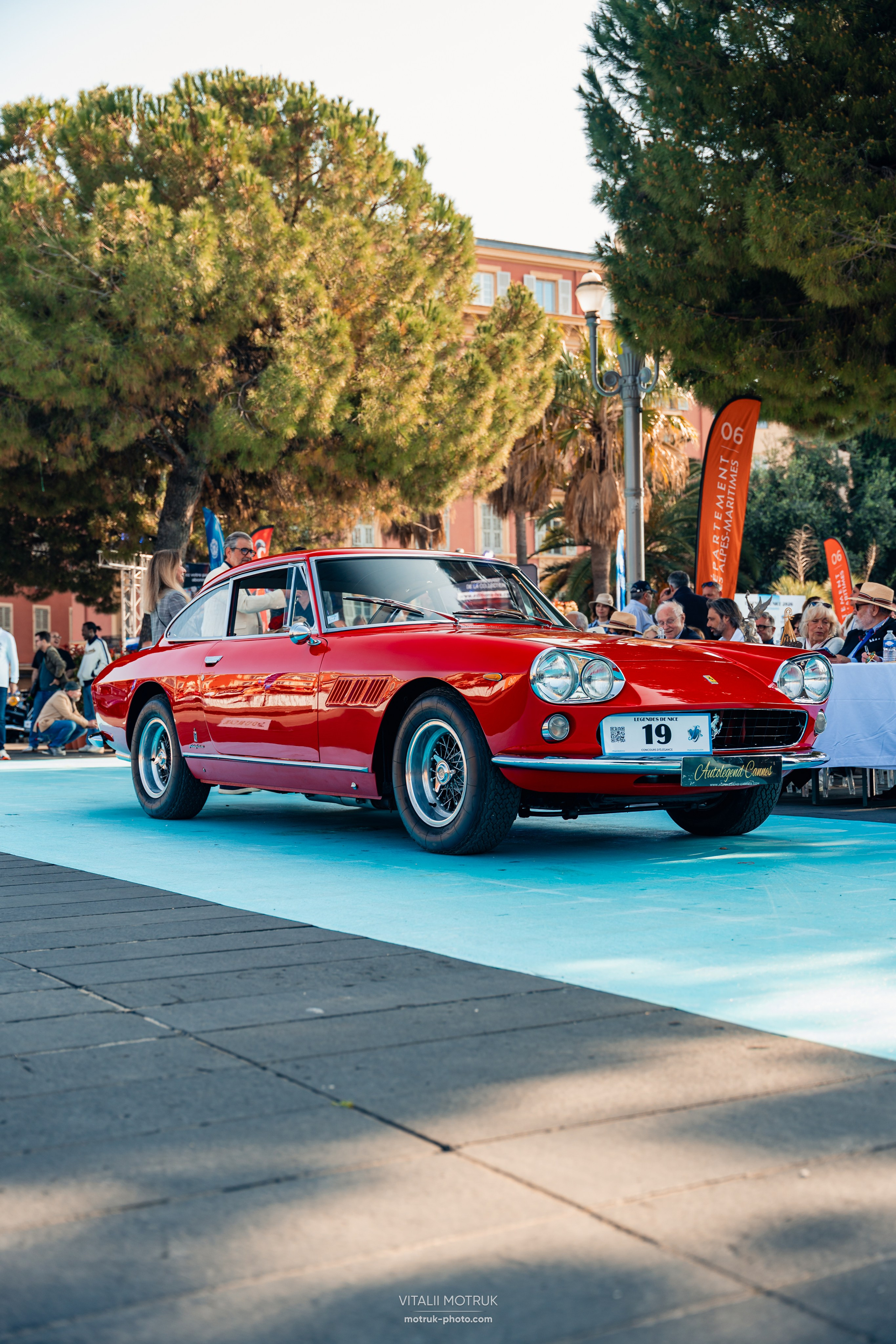 Legends de Nice. Photographe de voitures à Paris — Vitalii Motruk