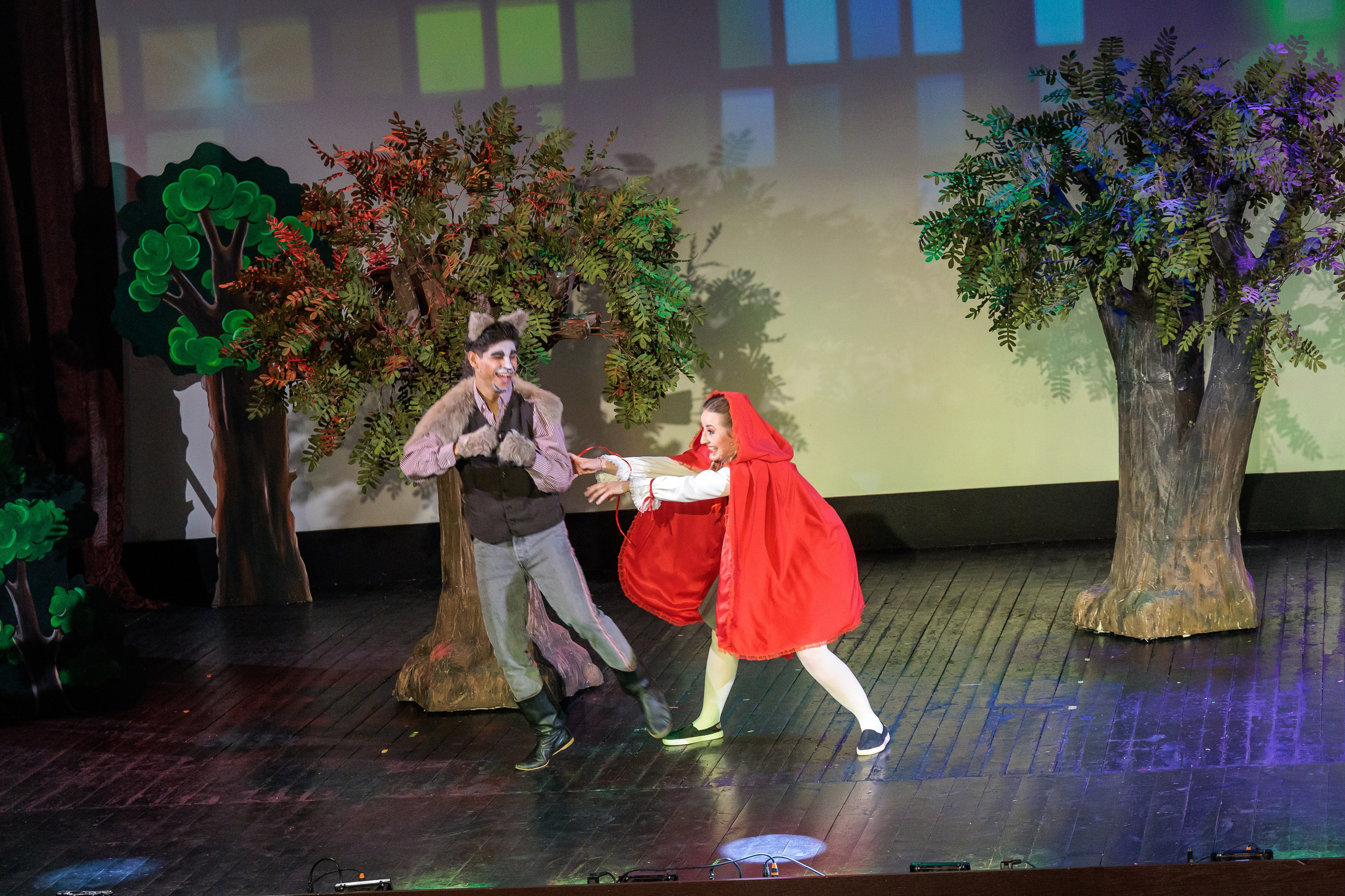 Clounella. Povestea Scufita rosie. ✔️ Фото Видео на свадьбы и крестины Молдова — Cinematic.md