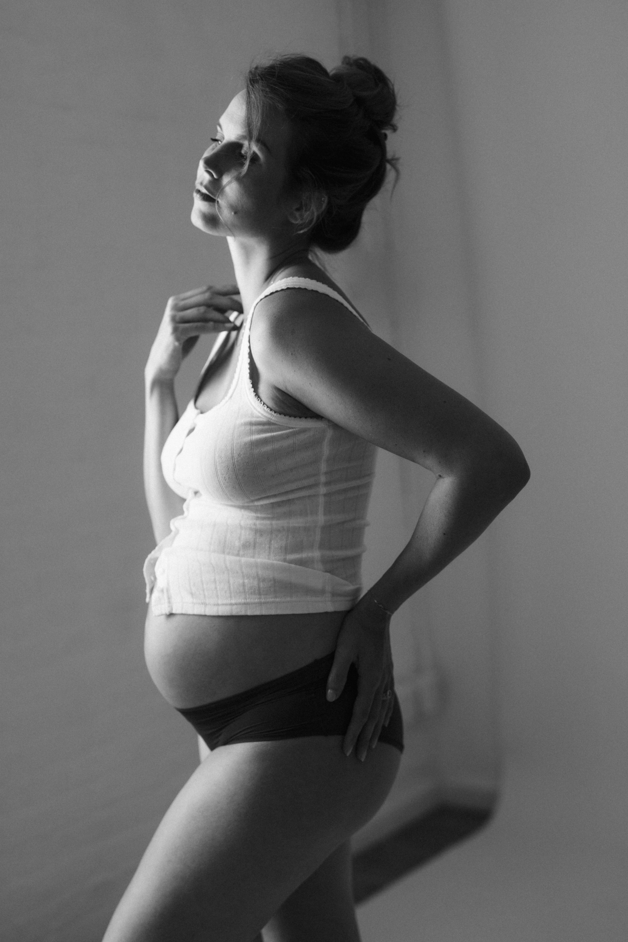 Kathleen. Modern maternity photographer in Long Island New York