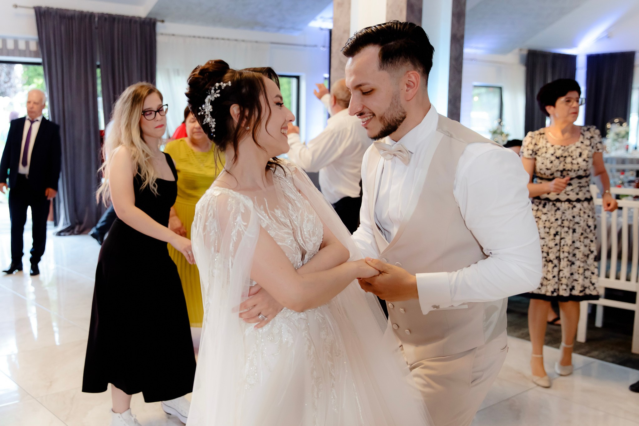 Ioana & Ionuț | Nuntă de poveste la Păstrăvăria Poiana din Mălini județul Suceava. Servicii foto-video profesionale, pentru momente de neuitat