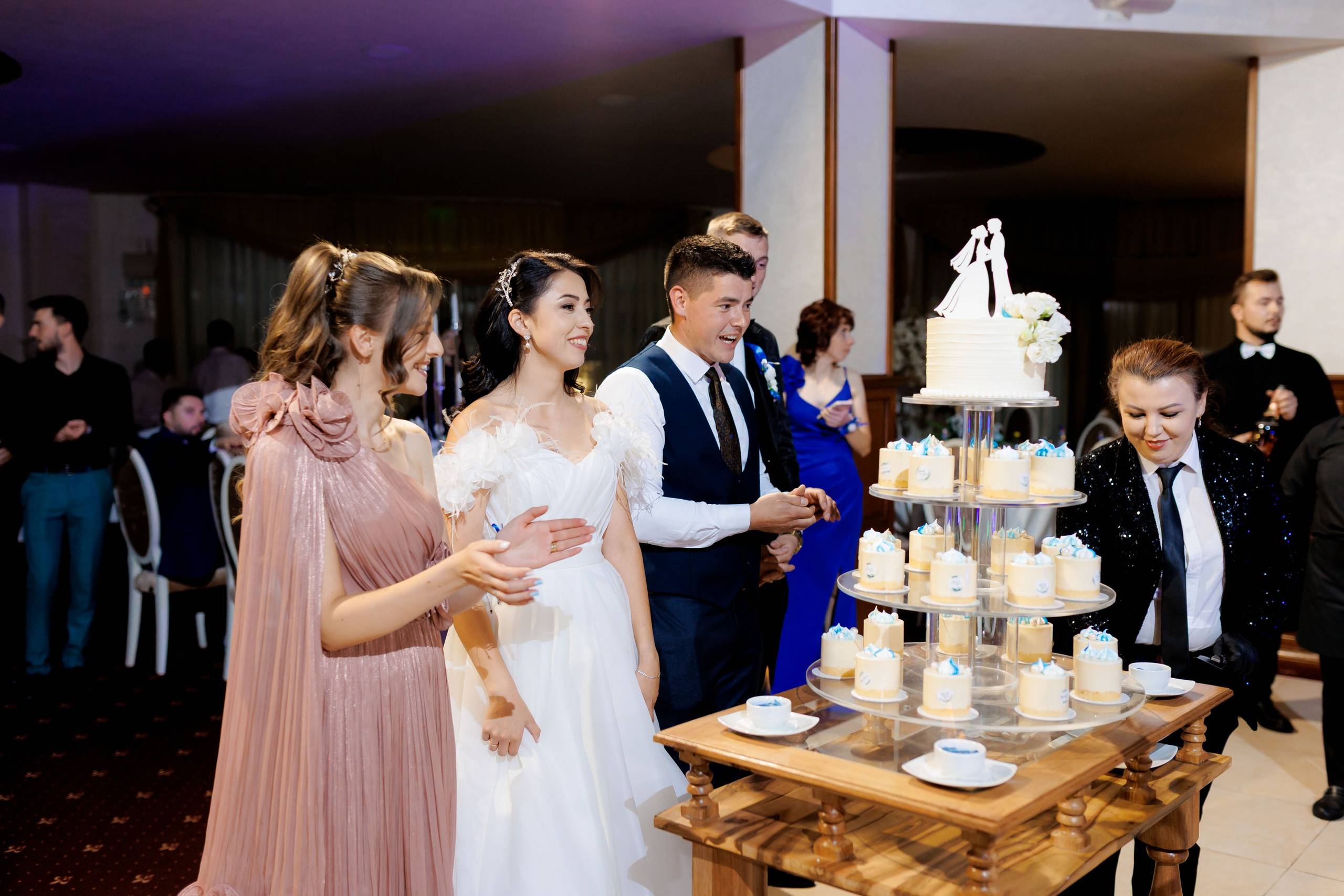 Loredana & Emilian – Ziua Nunții | Videografie - fotografie Botez Suceava, Iași, Botoșani. Servicii foto-video profesionale, pentru momente de neuitat