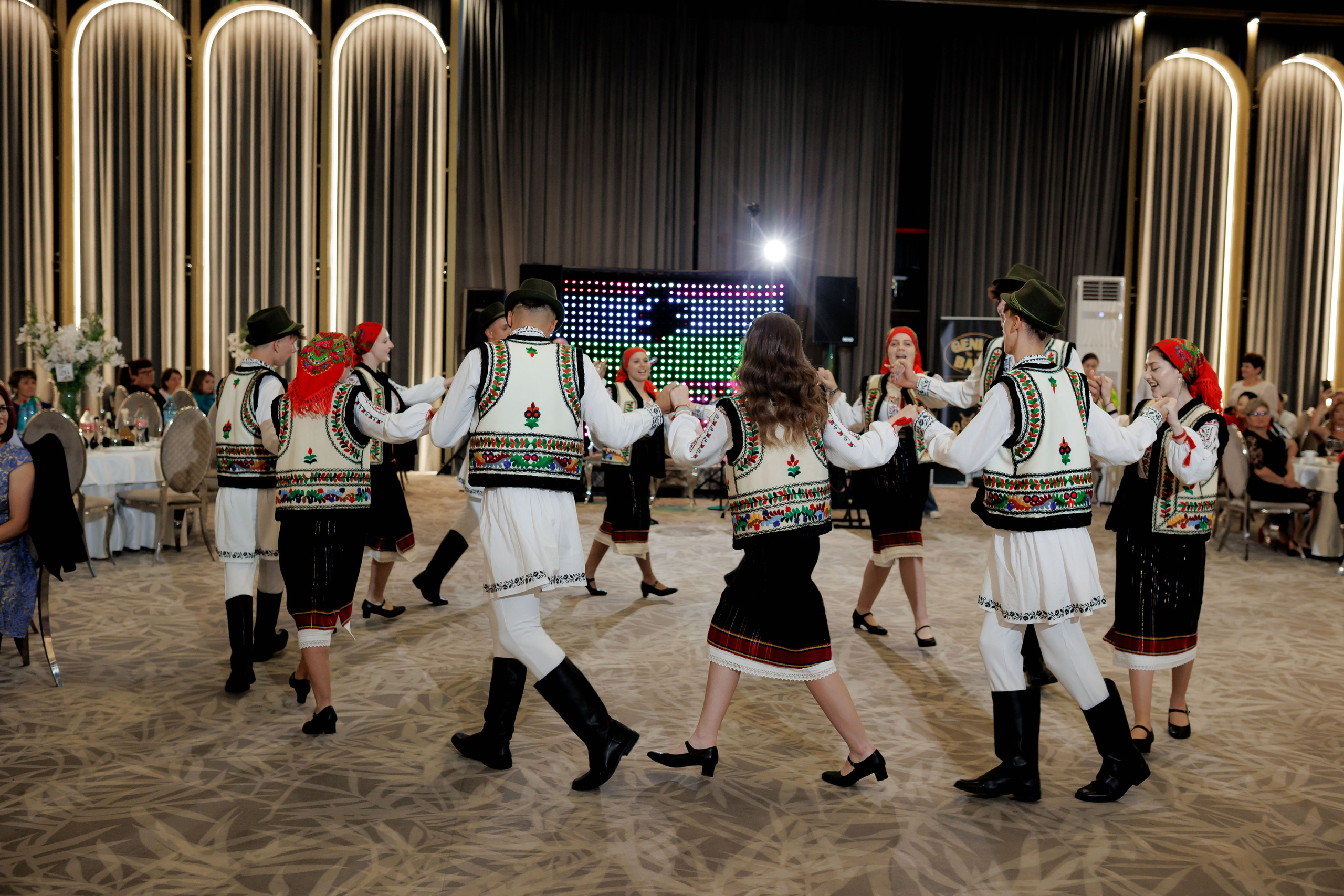 Nunta Nicoleta & Răzvan | Fotografie & Videografie Profesională. Servicii foto-video profesionale, pentru momente de neuitat