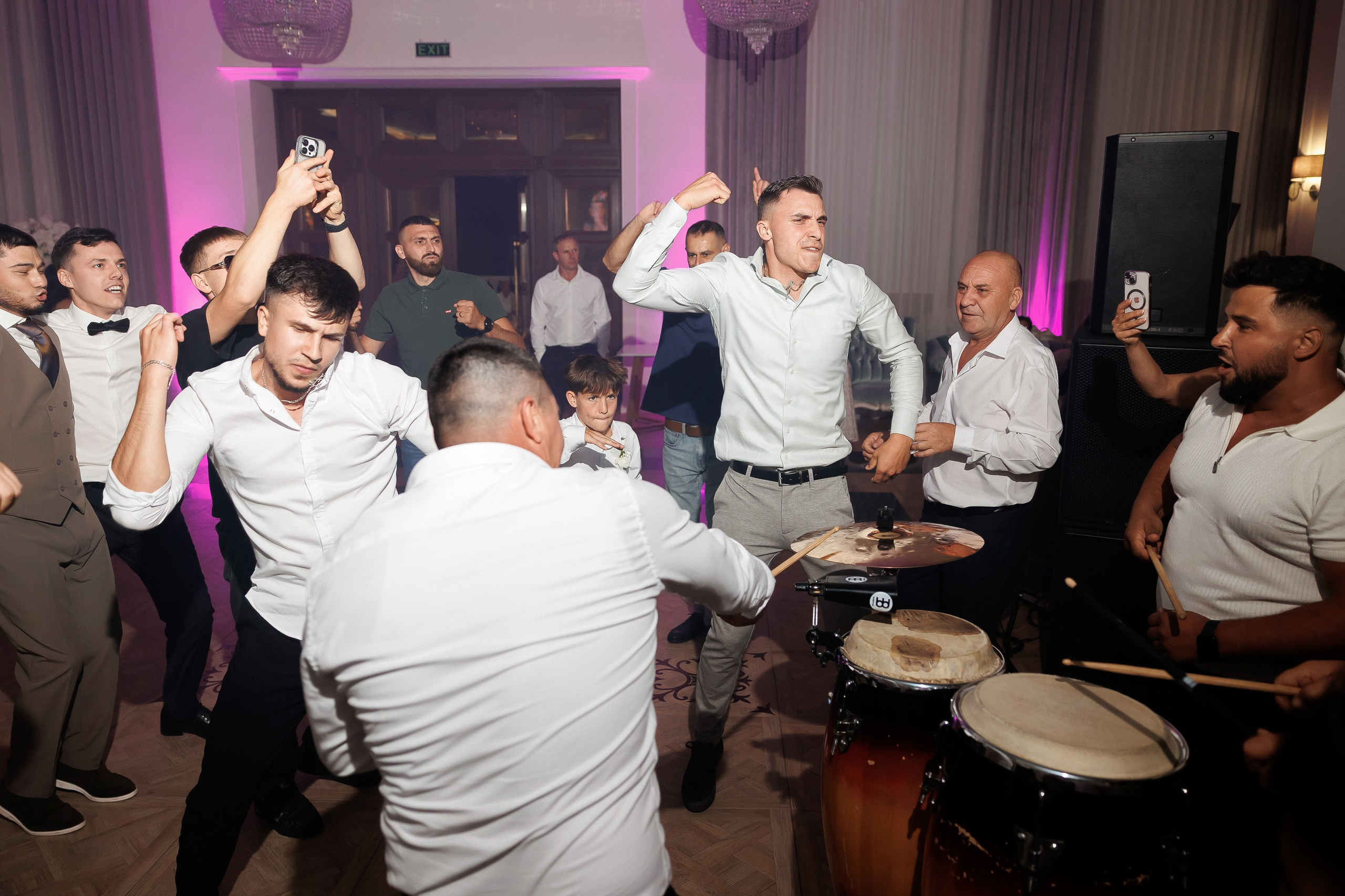 Eugen & Livia — Grand Elysee — Wedding Day. Servicii Foto și Video 067188353