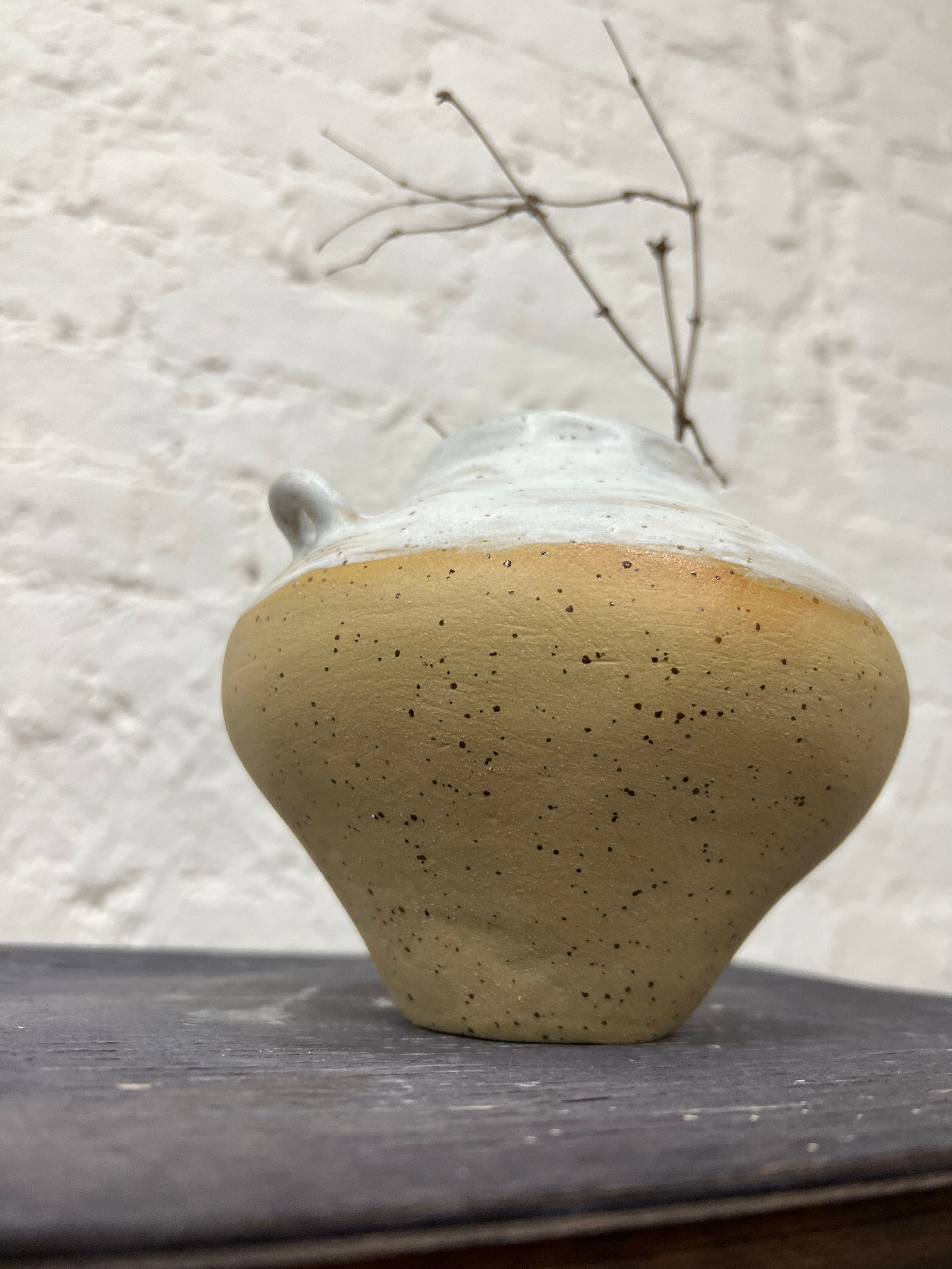 Vase “Simple”. ReefCeramics, based in Nicosia, is a creative hub where handcrafted ce